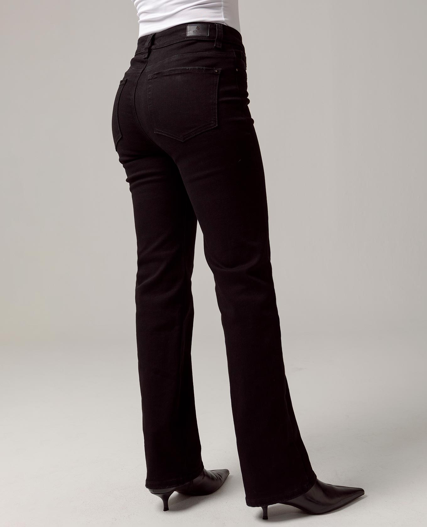 PANTALÓN REGULAR PARA MUJER NEGRO CINCO BOLSILLOS Adrissa | Ropa para mujer Pantalones