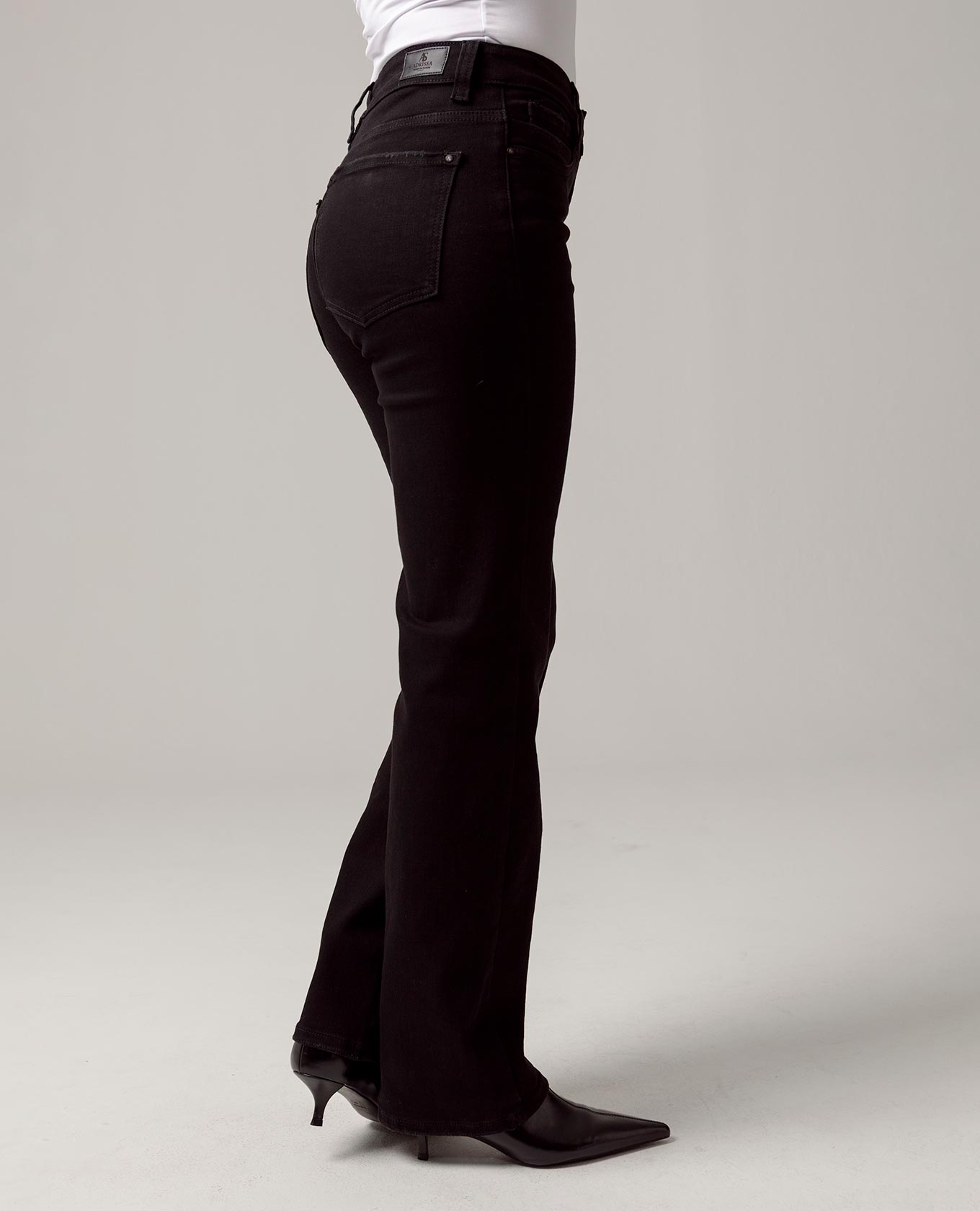 PANTALÓN REGULAR PARA MUJER NEGRO CINCO BOLSILLOS Adrissa | Ropa para mujer Pantalones