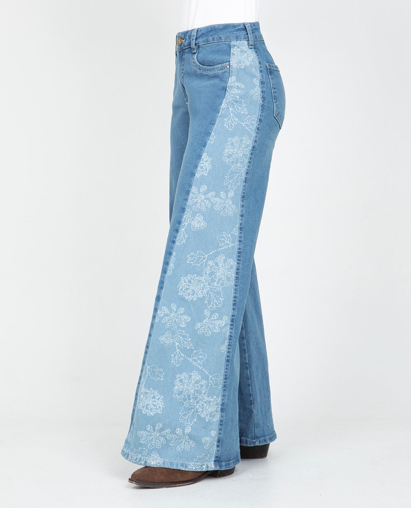 JEAN WIDE LEG PARA MUJER TONO CLARO CON CORTES EN COSTADOS CON LÁSER Adrissa | Ropa para mujer Jeans