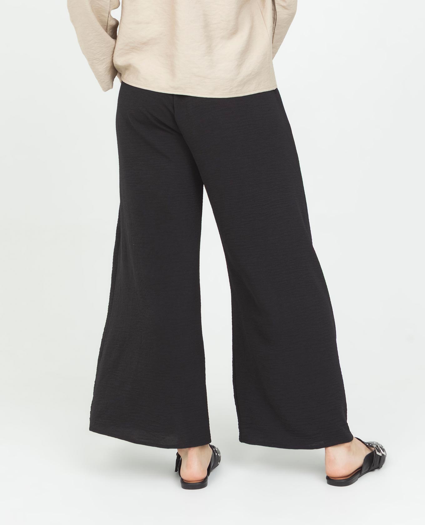 PANTALÓN PAREO SILUETA WIDE LEG TELA CON EFECTO Y BOLSILLOS LATERALES Adrissa | Ropa para mujer