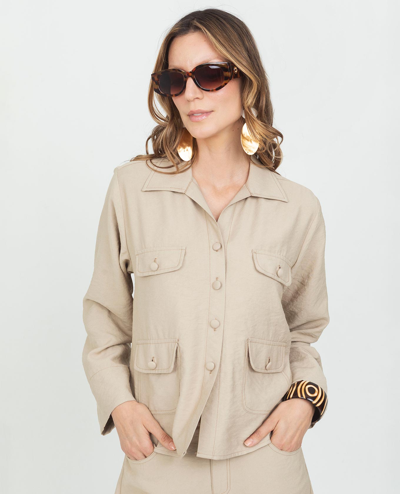 CHAQUETA LIVIANA PARA MUJER CON BOLSILLOS DE PARCHE Y BOTONES FORRADOS Adrissa | Ropa para mujer Chaquetas