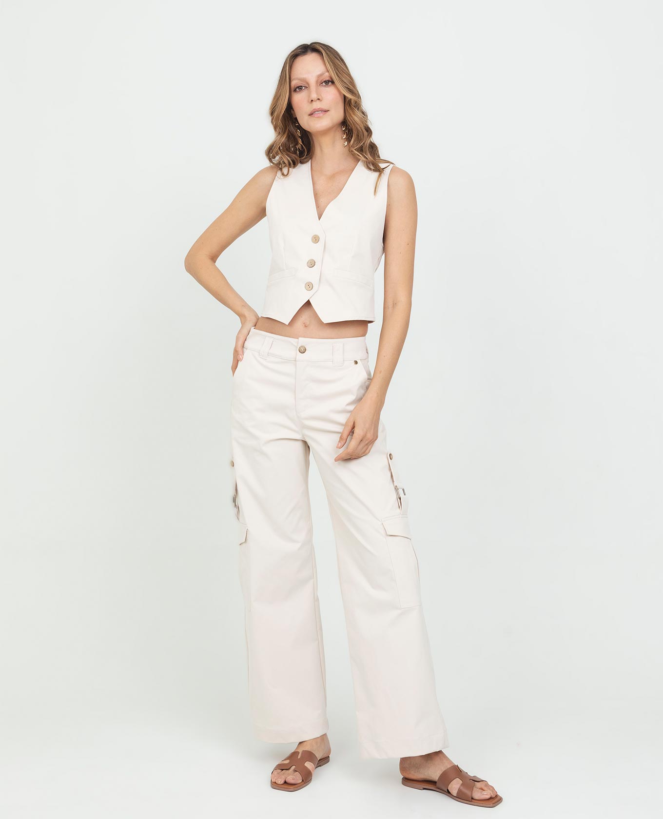 CHALECO PARA MUJER CON BOTONES DE COCO Y ESPALDA CON TIRAS GRADUABLES Adrissa | Ropa para mujer