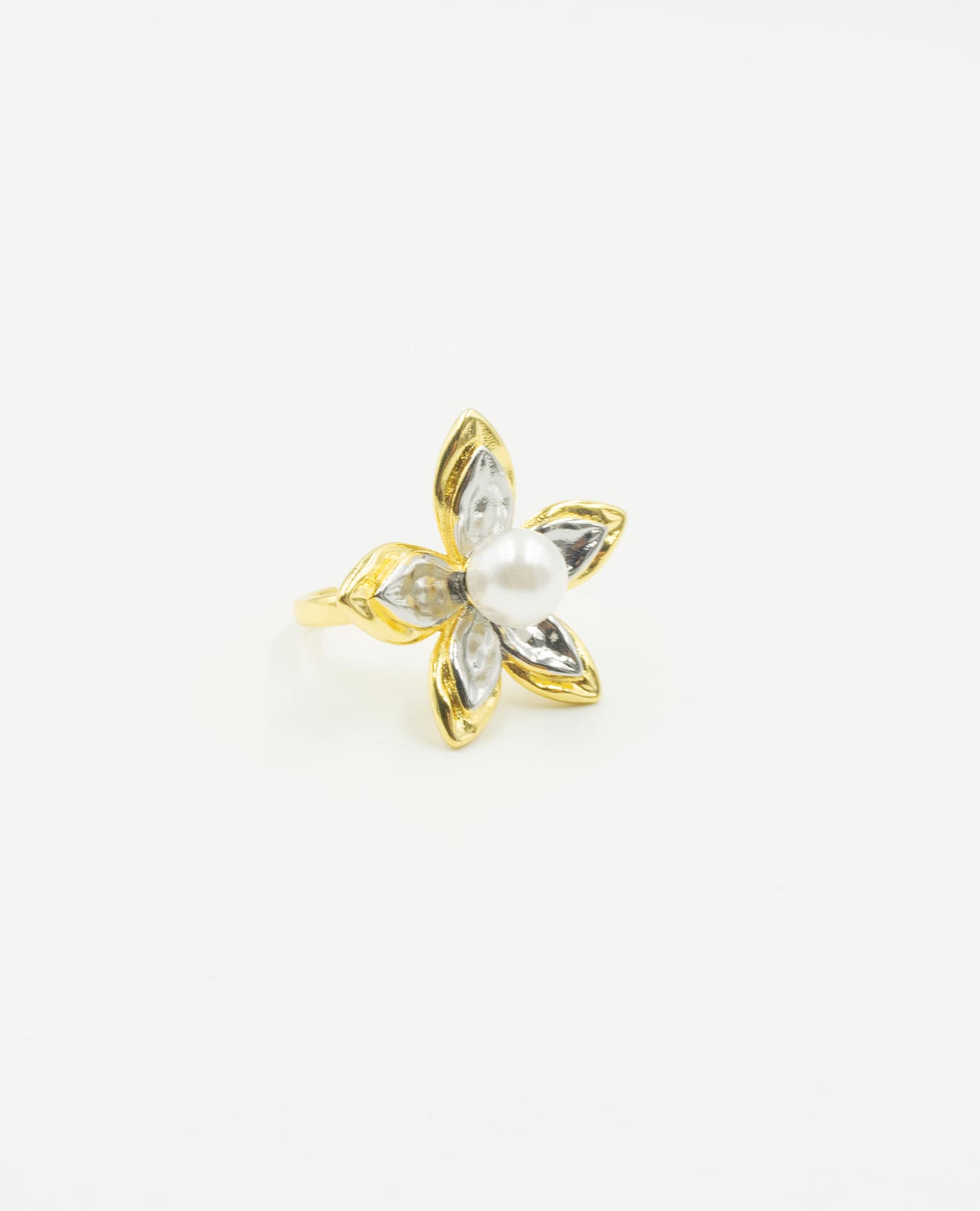 ANILLO FLOR CON PERLA Adrissa Anillos