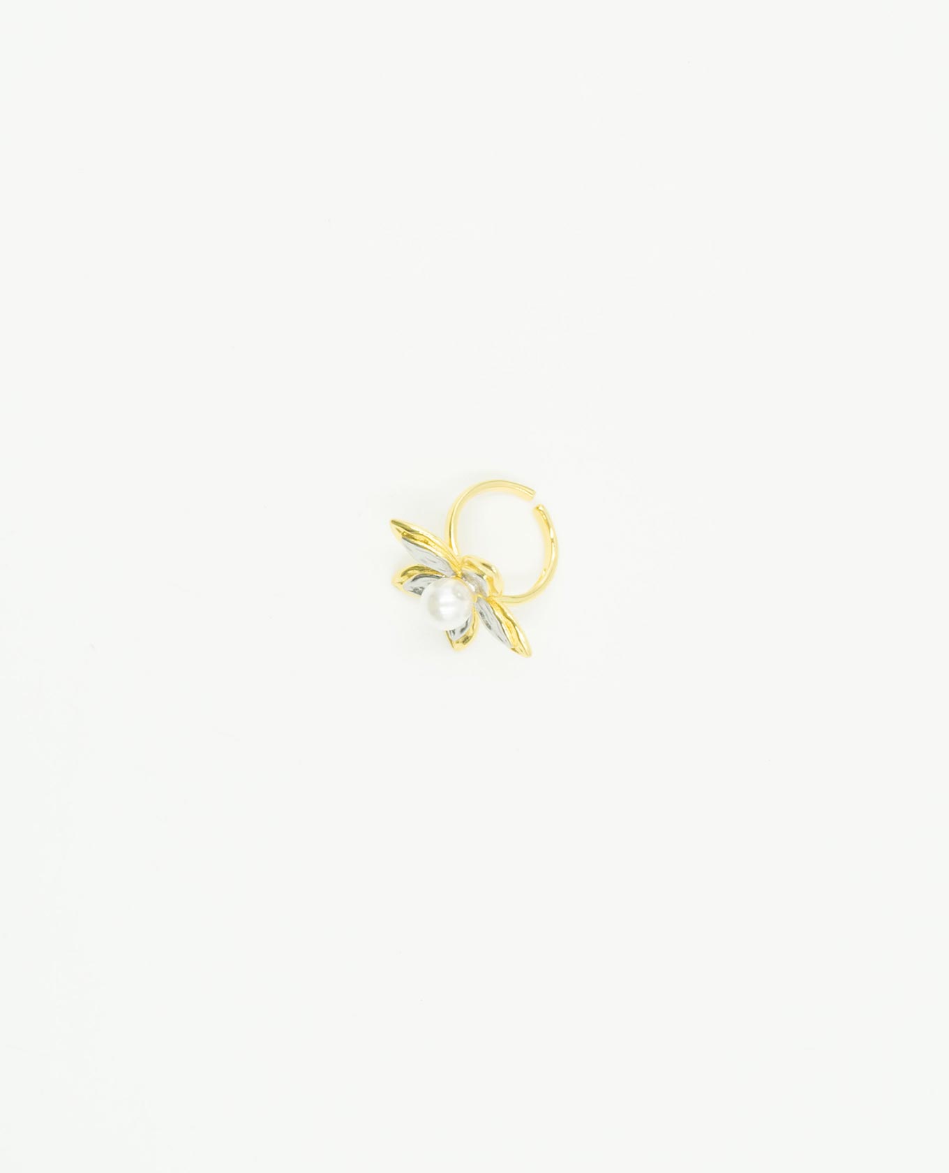 ANILLO FLOR CON PERLA Adrissa Anillos