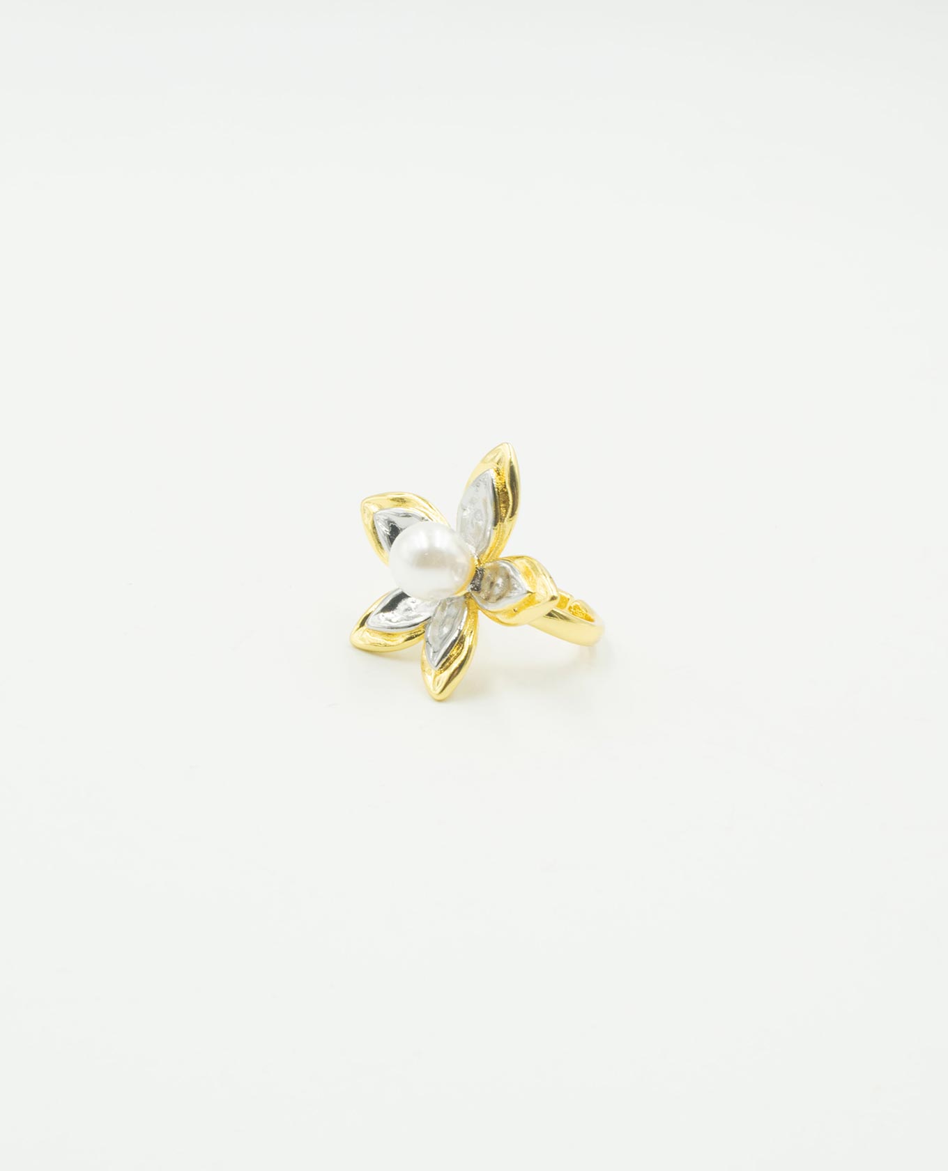 ANILLO FLOR CON PERLA Adrissa Anillos