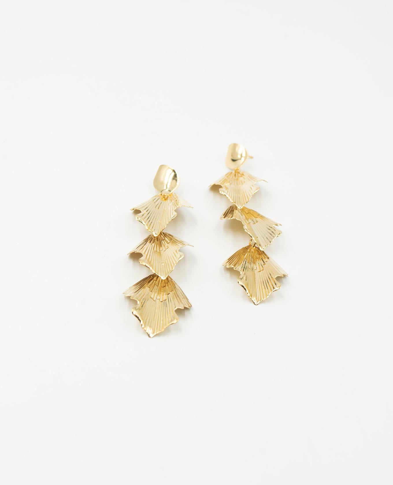 ARETE FEMENINO COLGANTE Adrissa | Ropa para mujer Aretes
