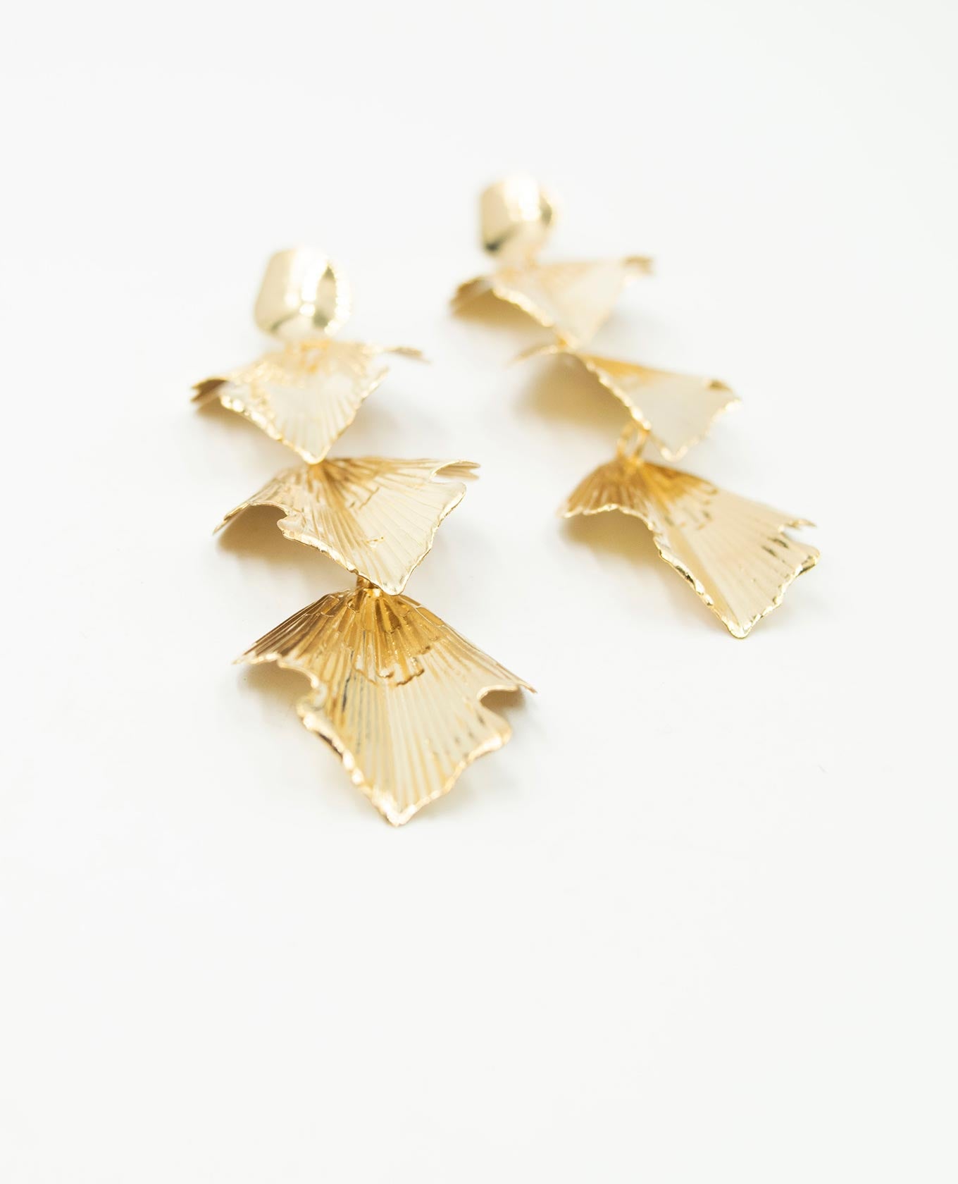 ARETE FEMENINO COLGANTE Adrissa | Ropa para mujer Aretes