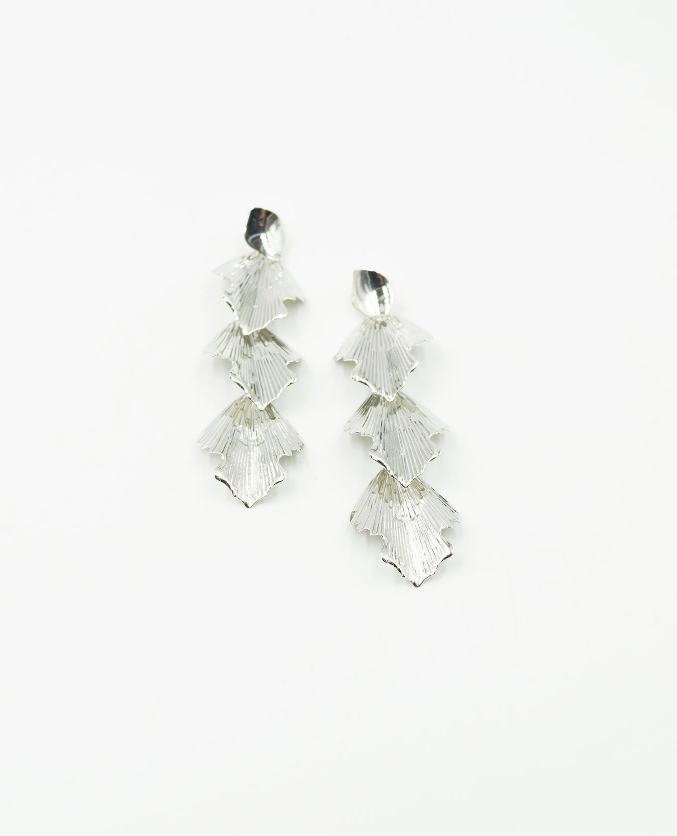 ARETE FEMENINO COLGANTE Adrissa | Ropa para mujer