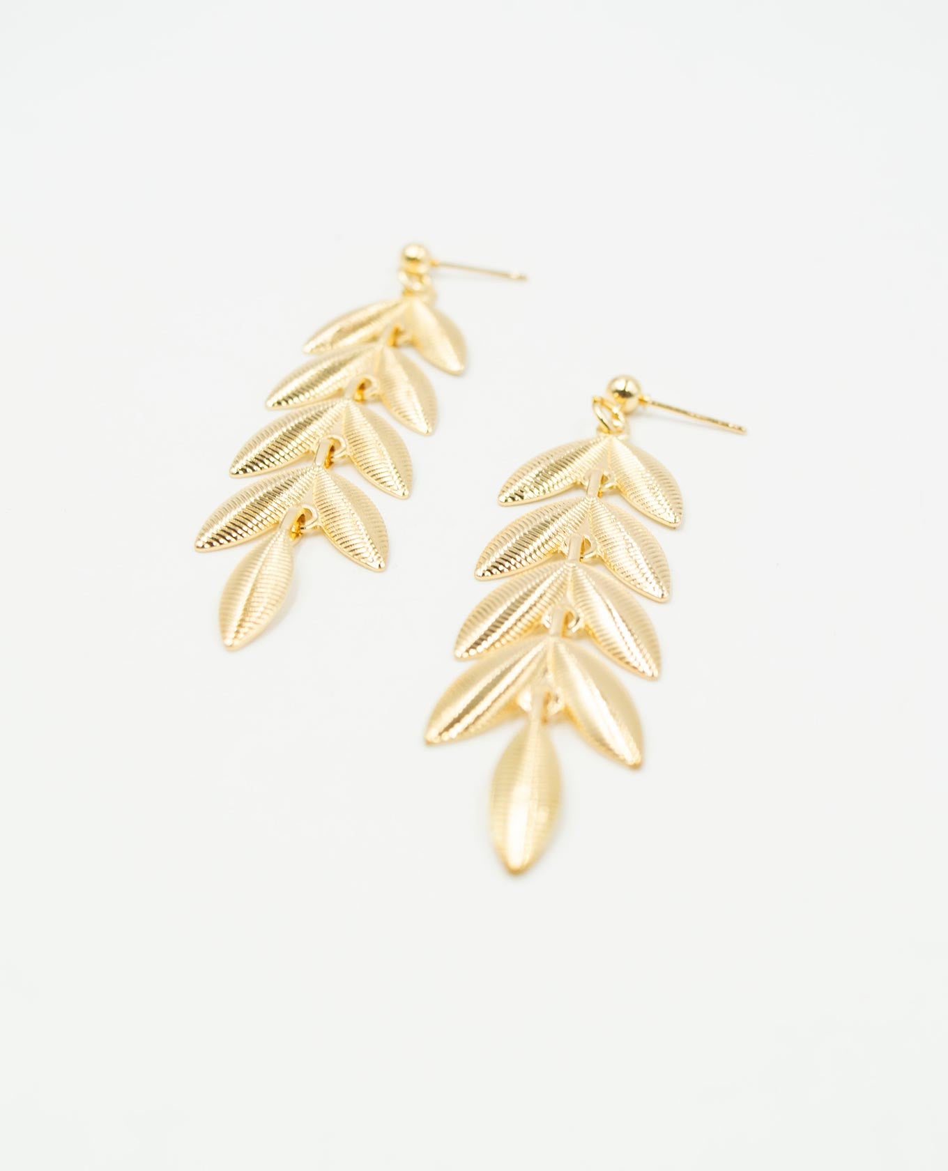 ARETE FEMENINO METALICO HOJA DELGADA Adrissa | Ropa para mujer