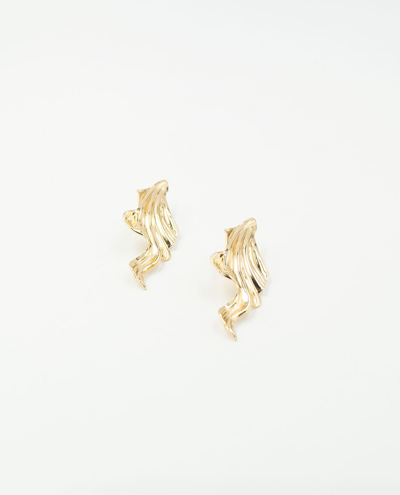 ARETE FEMENINO METÁLICO FORMA IRREGULAR Adrissa | Ropa para mujer