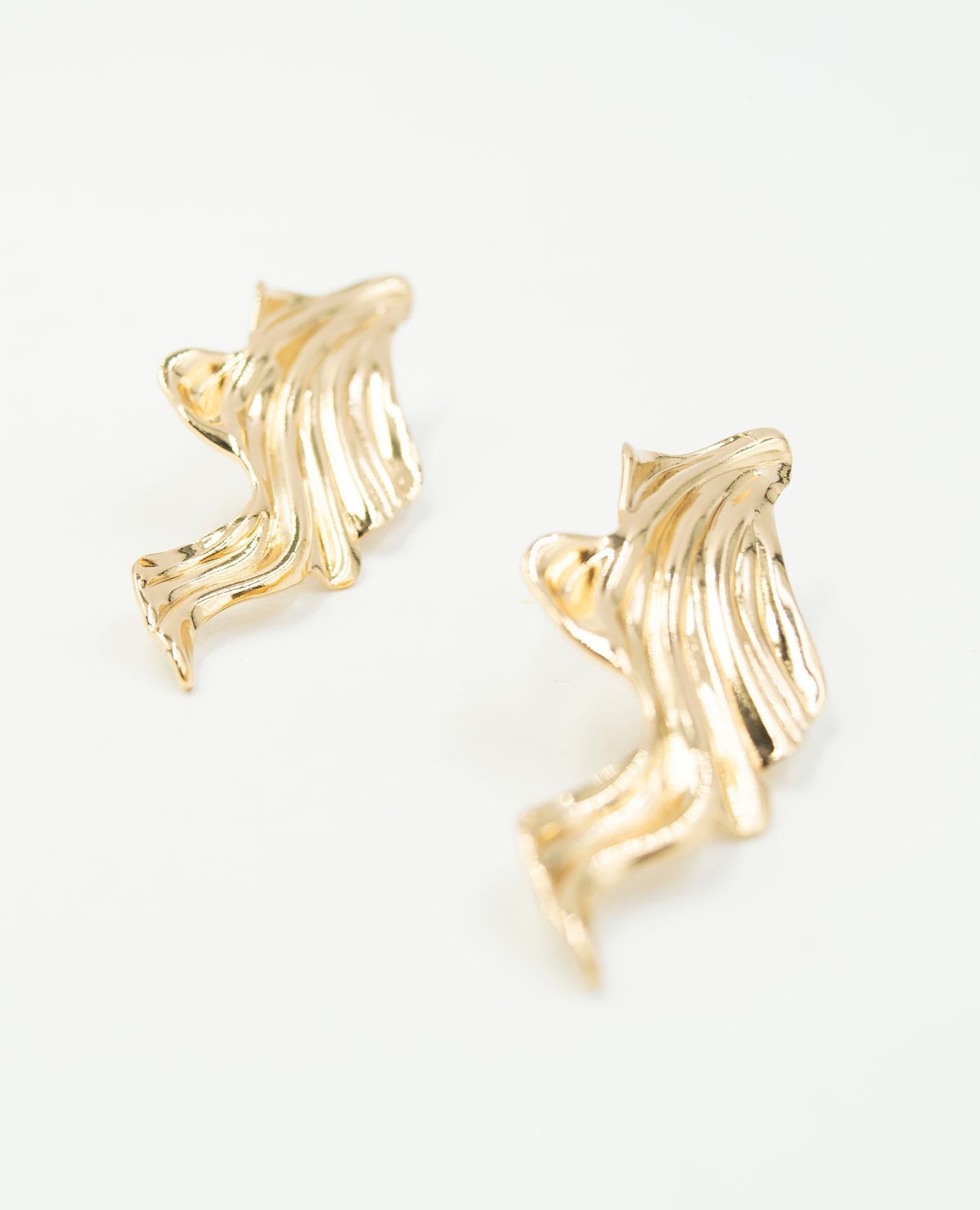 ARETE FEMENINO METÁLICO FORMA IRREGULAR Adrissa | Ropa para mujer