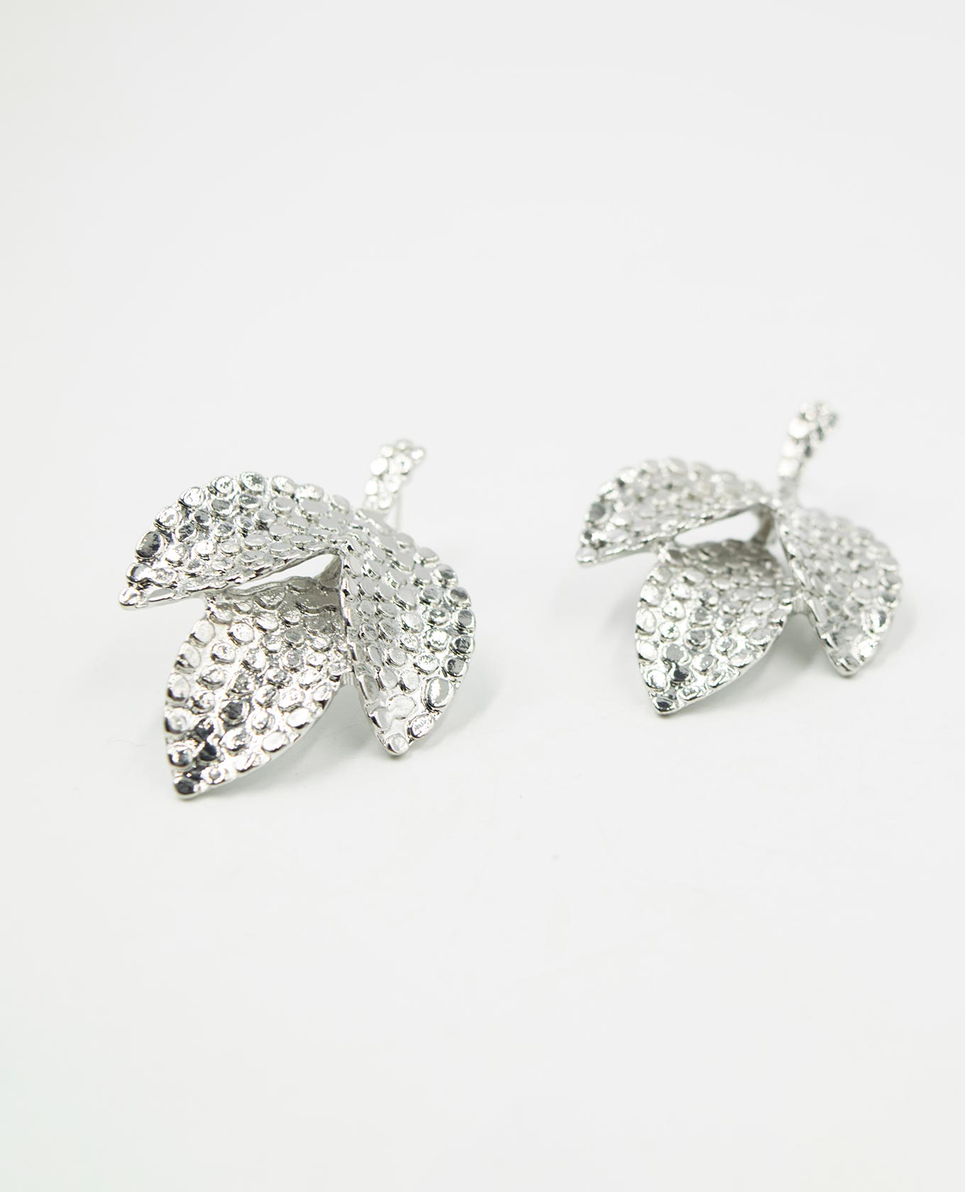 ARETE FEMENINO HOJAS Adrissa | Ropa para mujer