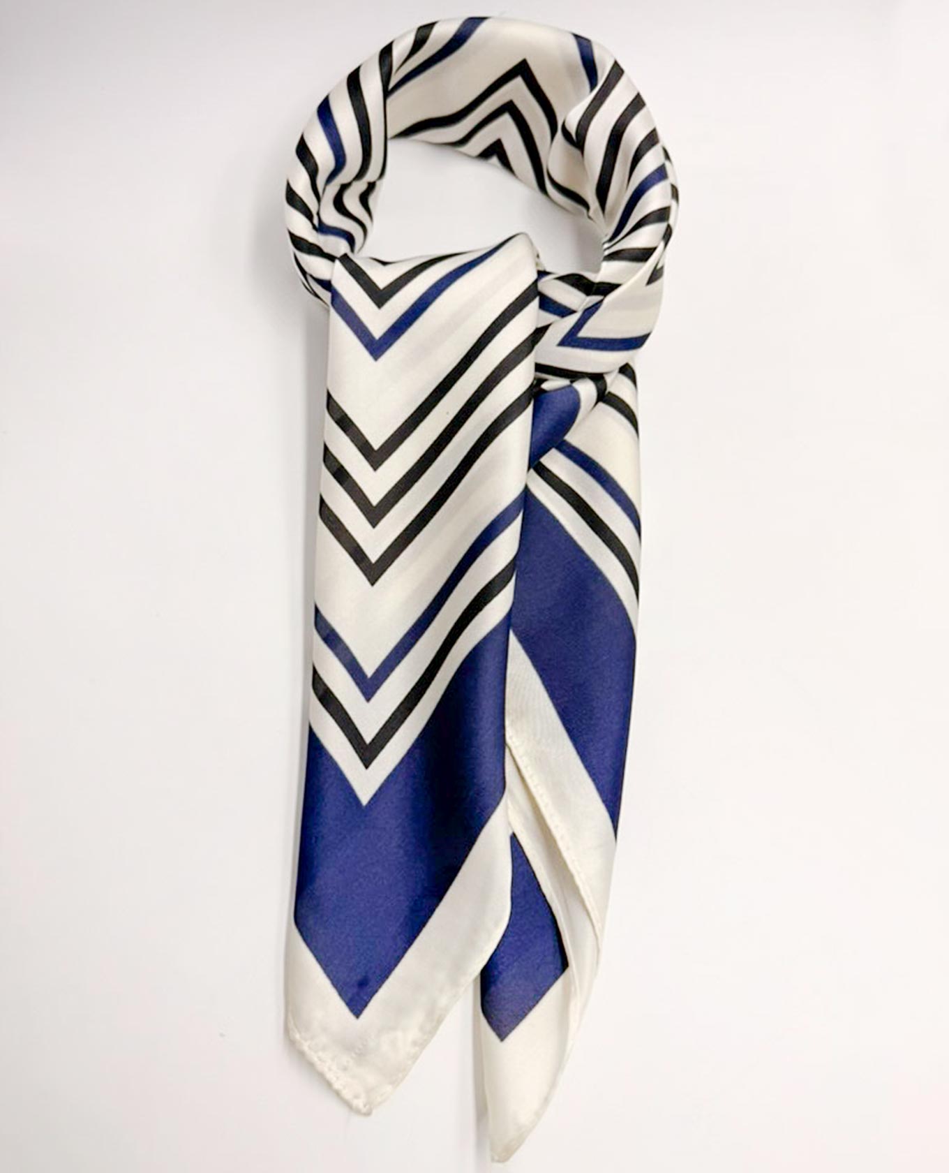 PAÑUELO FEMENINO 70X70 ESTAMPADO Adrissa | Ropa para mujer