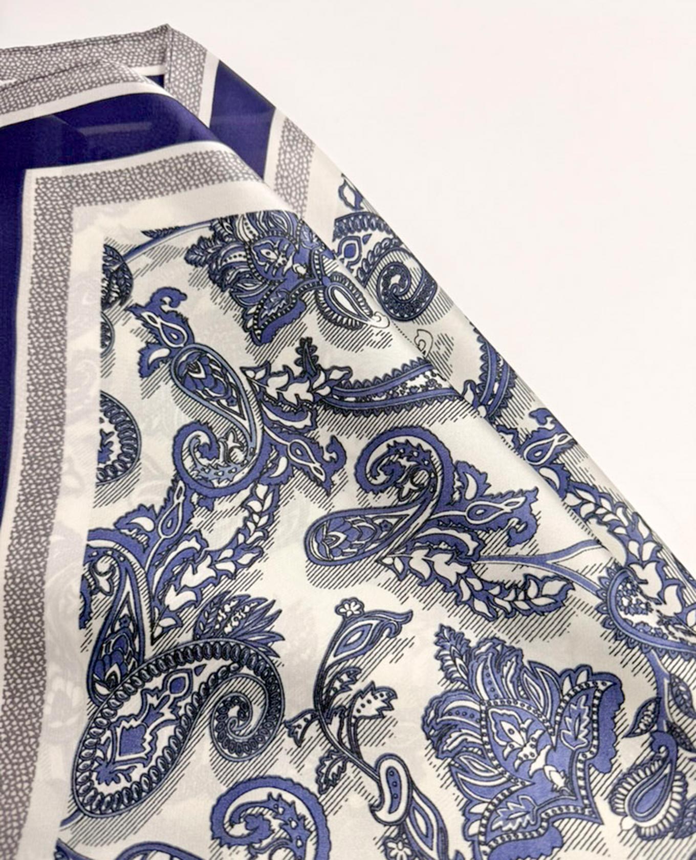 PAÑUELO FEMENINO 70X70 ESTAMPADO Adrissa | Ropa para mujer