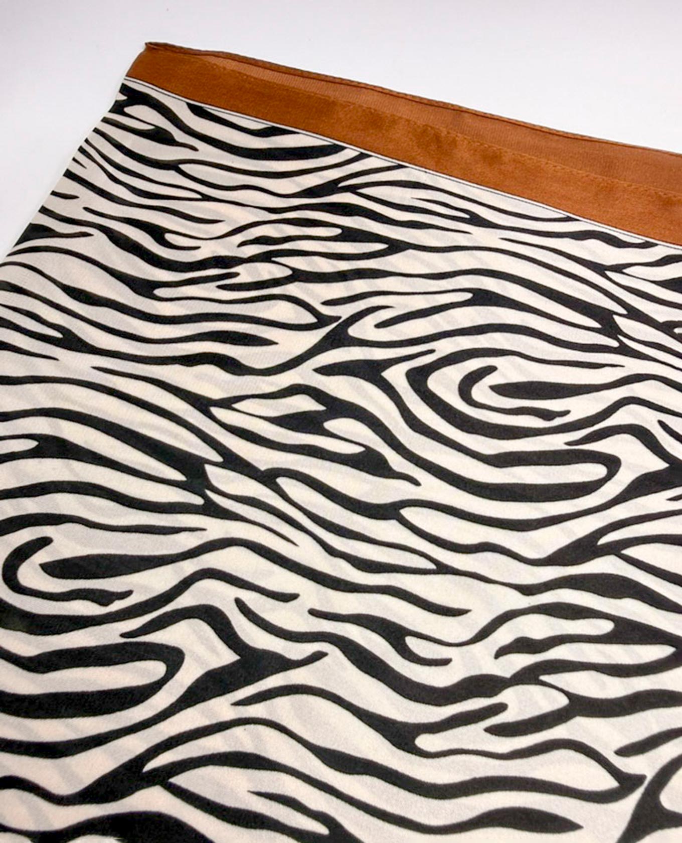 PAÑUELO FEMENINO 70X70 ESTAMPADO Adrissa | Ropa para mujer