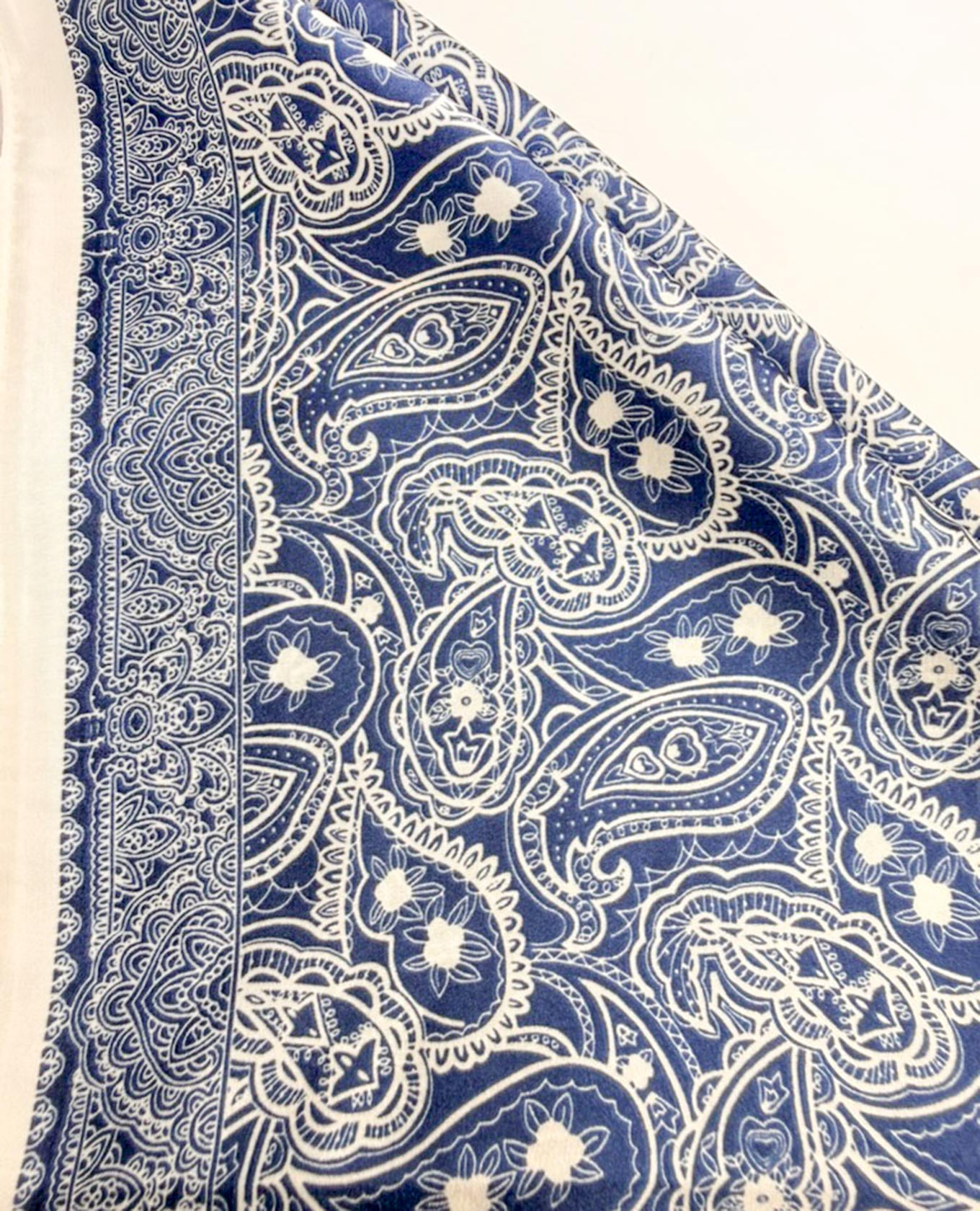 PAÑUELO FEMENINO 70X70 ESTAMPADO Adrissa | Ropa para mujer
