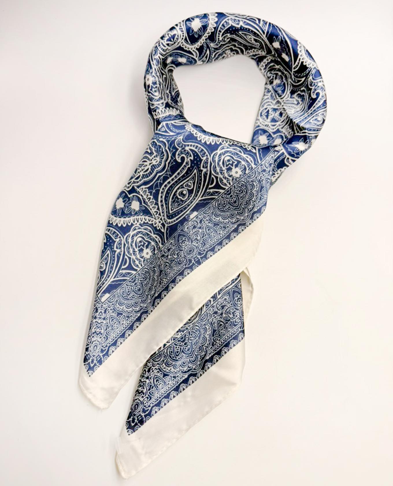 PAÑUELO FEMENINO 70X70 ESTAMPADO Adrissa | Ropa para mujer