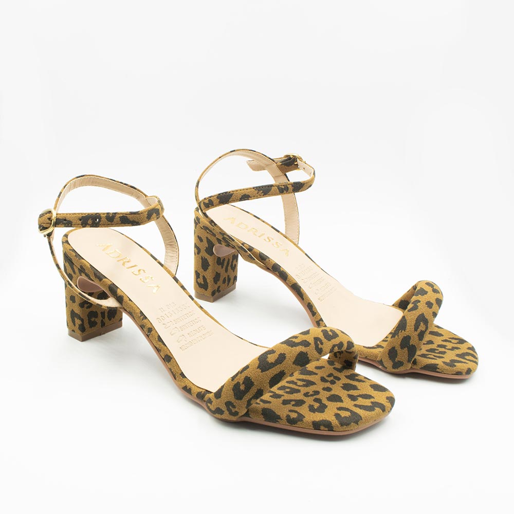 SANDALIA DE TACÓN EN ANIMAL PRINT Adrissa