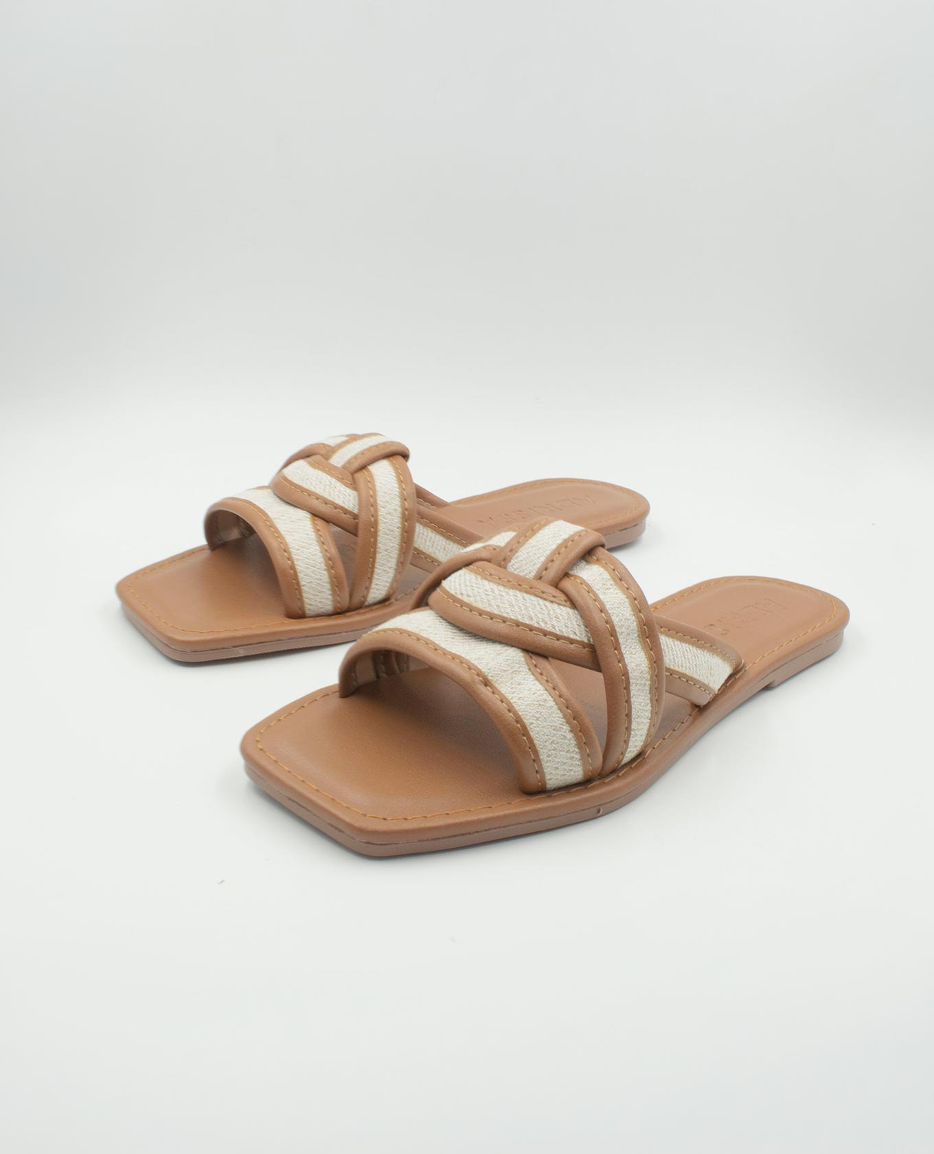 SANDALIA PLANA PARA MUJER CON CAPELLADA TIRAS CRUZADAS Adrissa | Ropa para mujer Zapatos