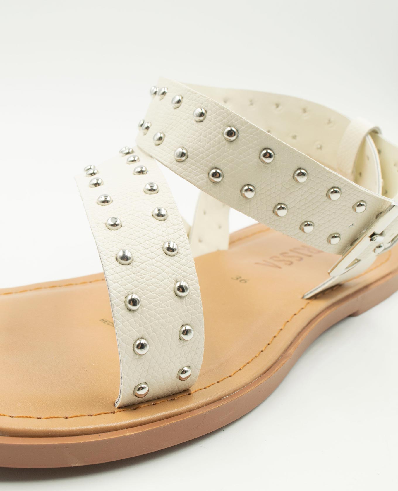 SANDALIA PLANA CON CORREAS Y TACHES Adrissa | Ropa para mujer