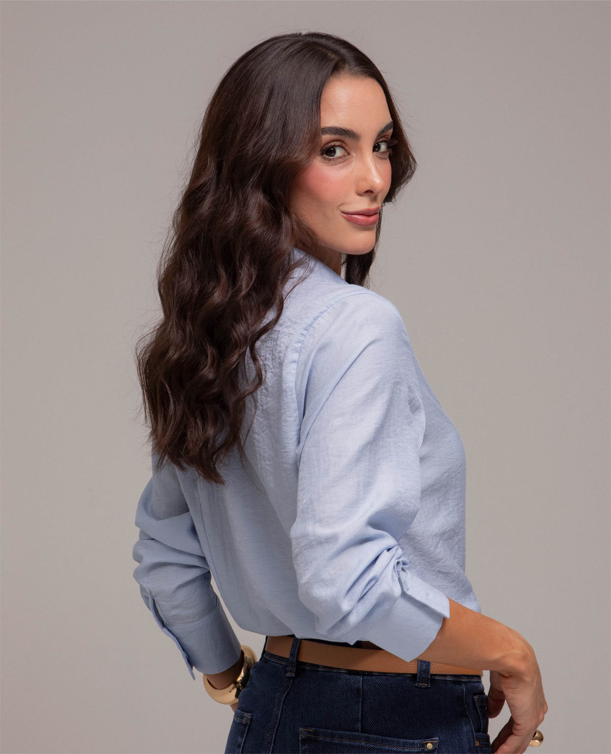 CAMISA MANGA LARGA PARA MUJER SILUETA AJUSTADA CON PINZAS