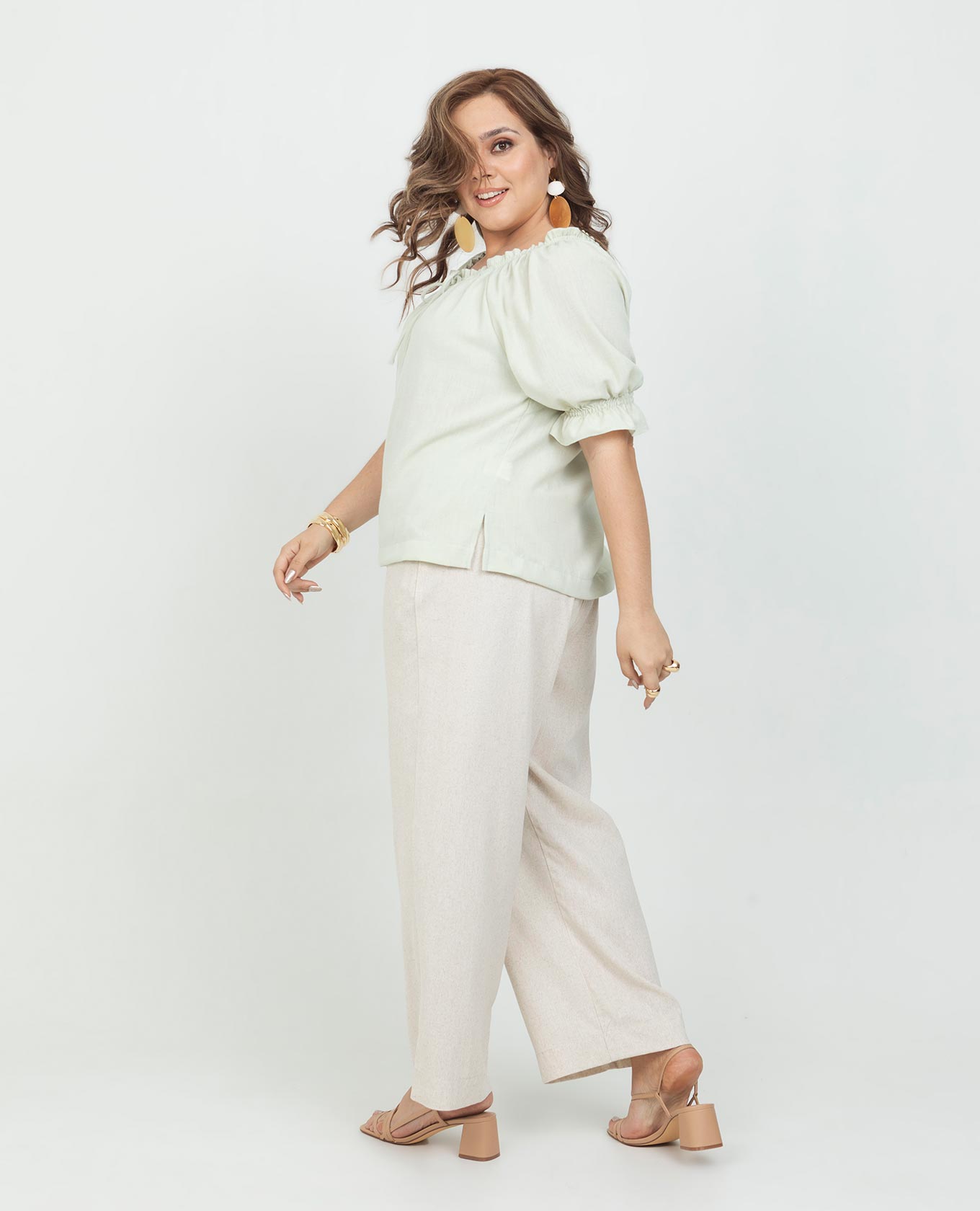 BLUSA ESCOTE BANDEJA TALLAS GRANDES MANGA CORTA EN TELA CON EFECTO SEMILLA Adrissa