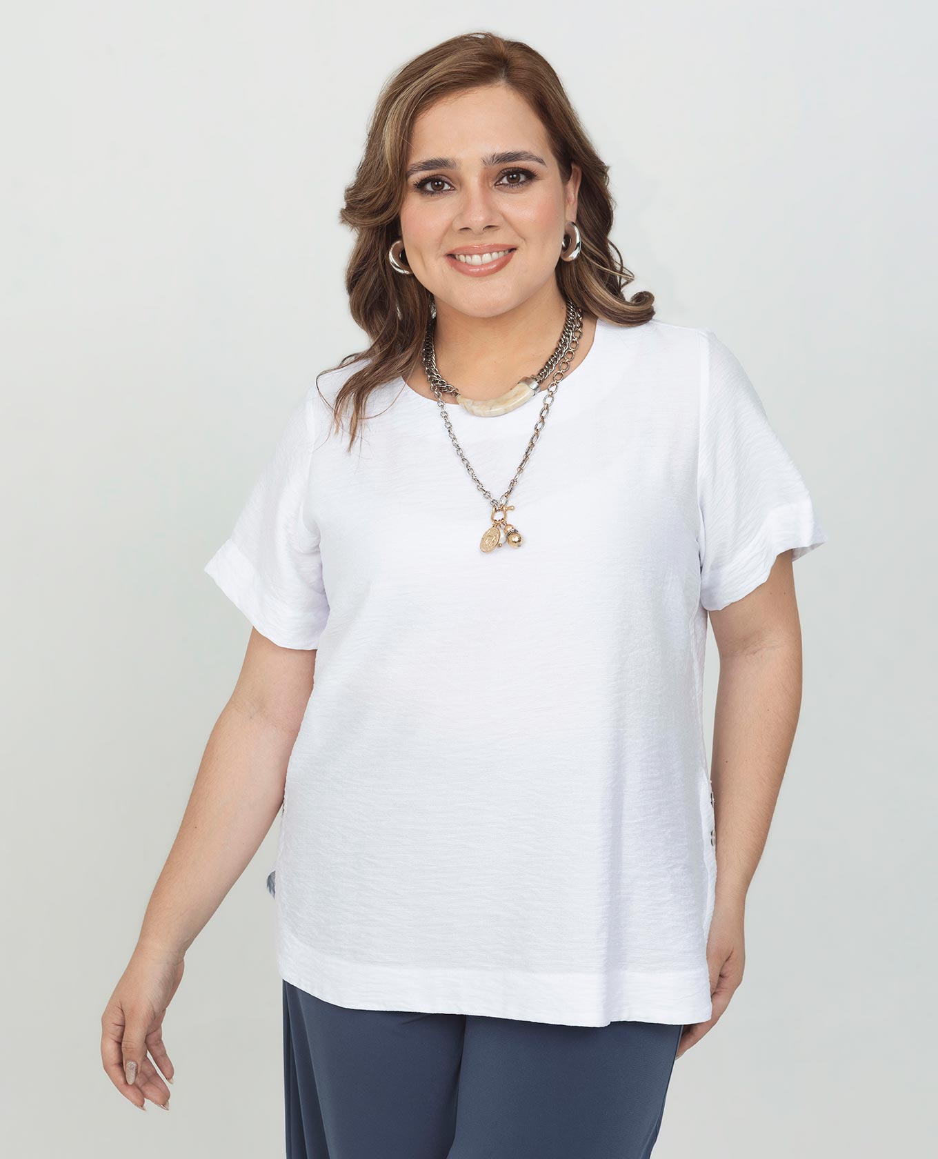 BLUSA MANGA CORTA TALLAS GRANDES CON MONTE EN COSTADOS CON BOTONES Adrissa | Ropa para mujer Blusas