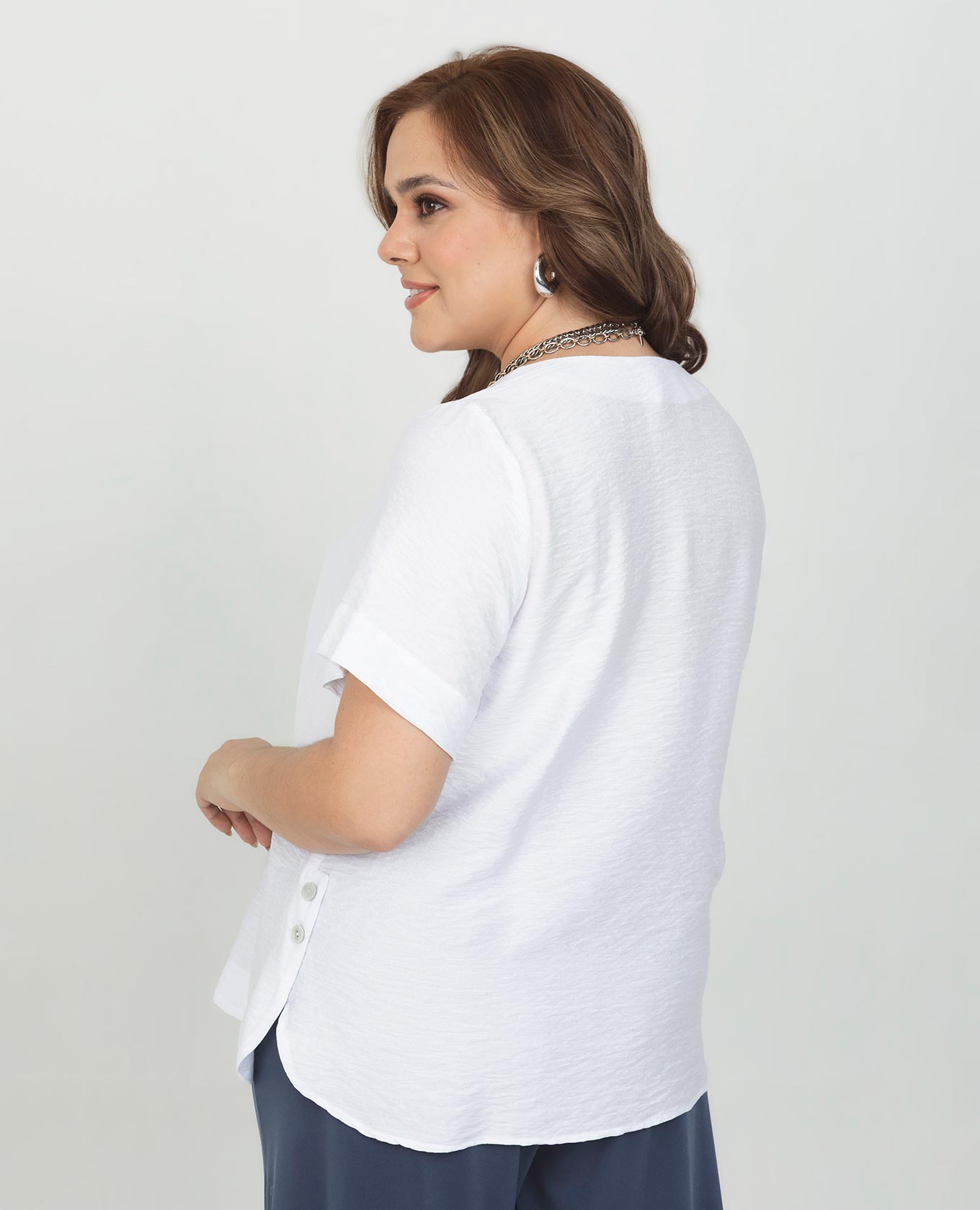 BLUSA MANGA CORTA TALLAS GRANDES CON MONTE EN COSTADOS CON BOTONES Adrissa | Ropa para mujer Blusas
