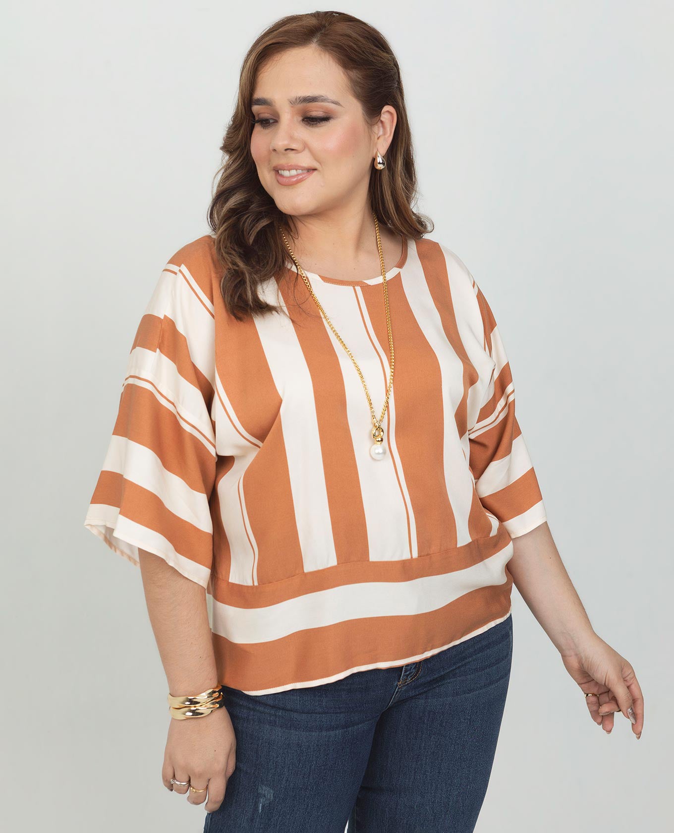 CAMISA RAYAS TALLAS GRANDES SILUETA CUADRADA CORTA CON CORTE EN JUEGO DE RAYAS Adrissa | Ropa para mujer Blusas