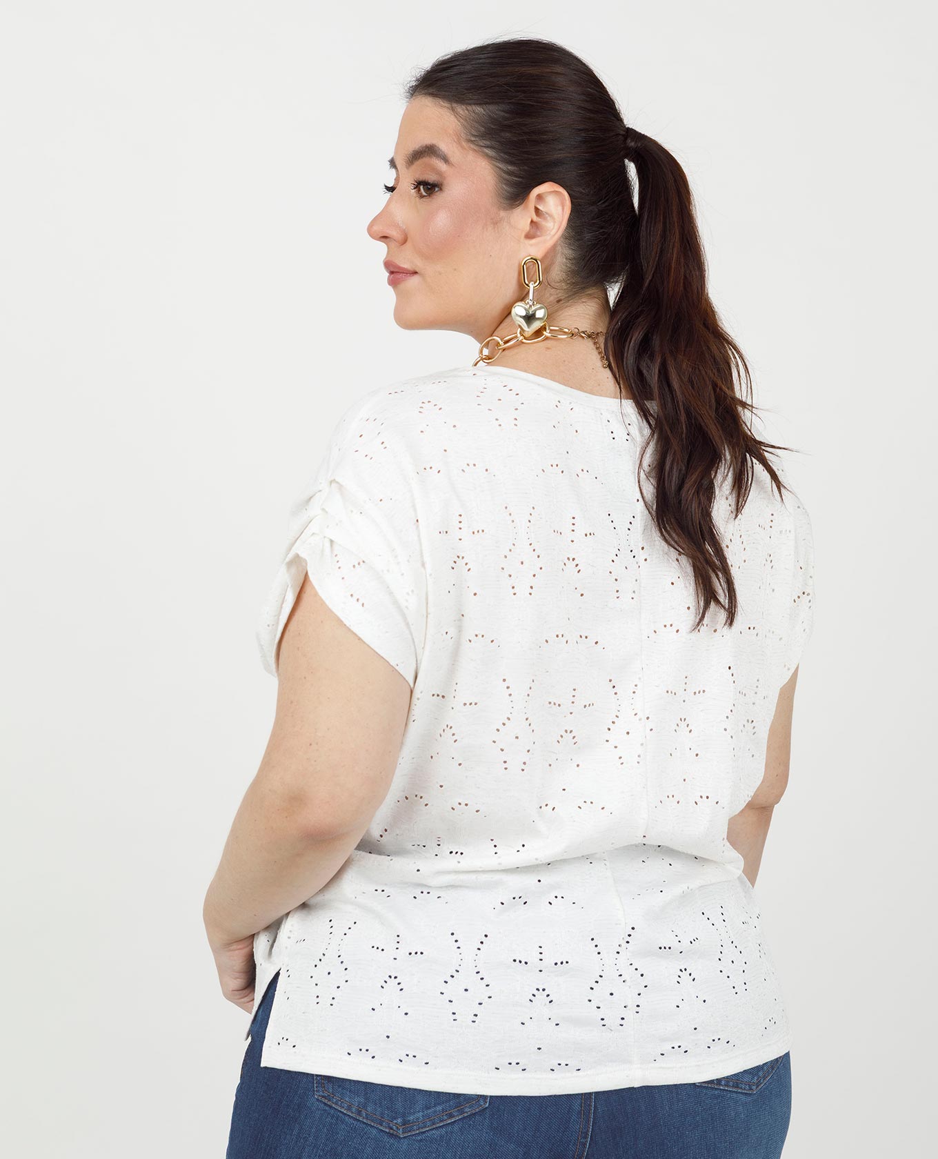 CAMISETA CUELLO REDONDO TALLAS GRANDES MANGA RODADA CON PRENSES EFECTO OJALILLO Adrissa | Ropa para mujer