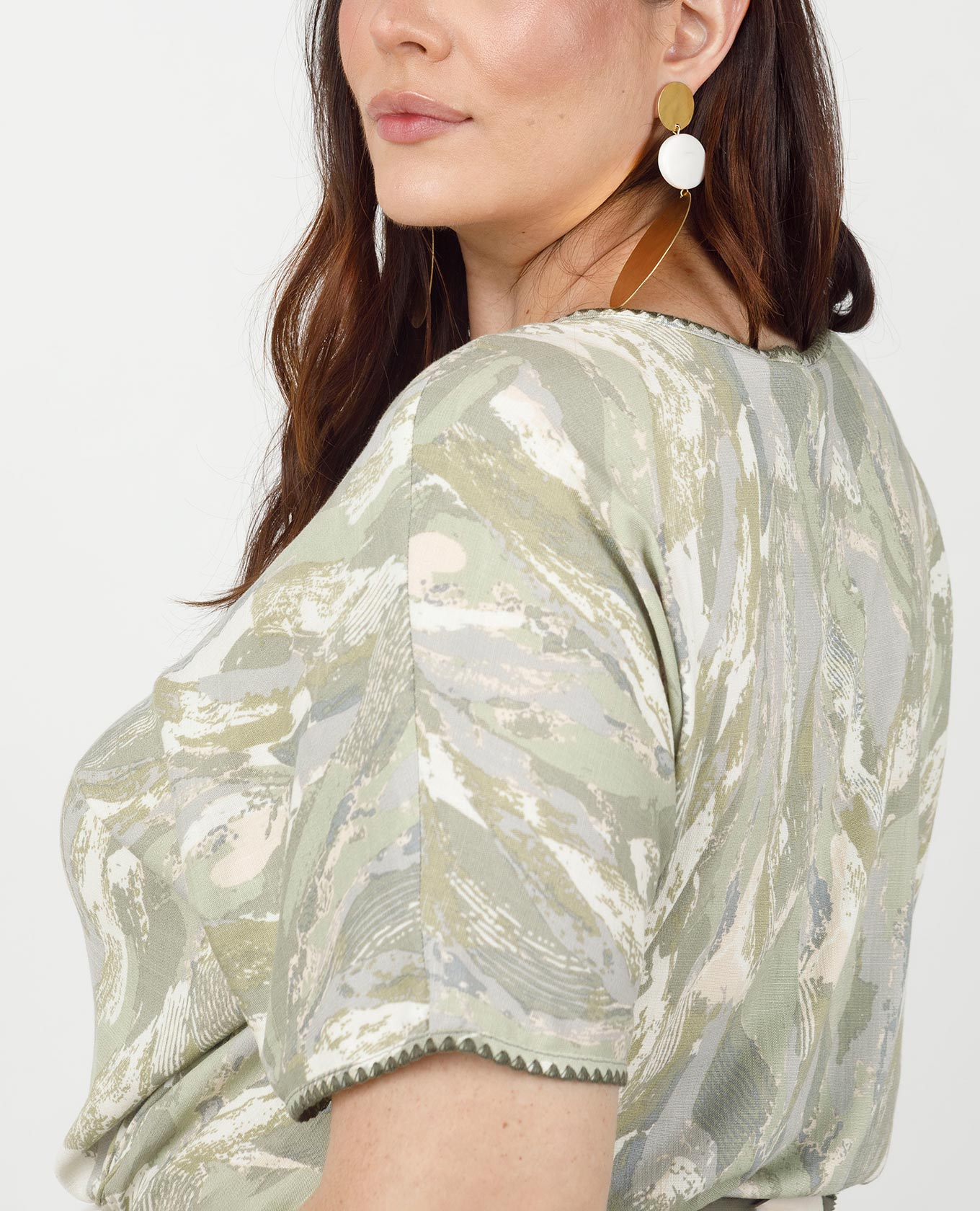 BLUSA ESTAMPADA TALLAS GRANDES ESCOTE V Y MANGAS CON PUNTADA ARTESANAL Adrissa | Ropa para mujer Blusas