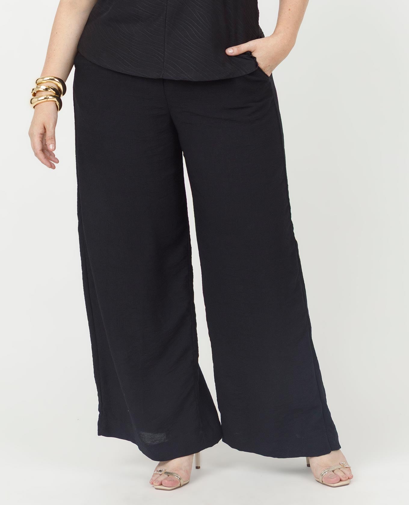 PANTALÓN NEGRO TALLAS GRANDES SILUETA WIDE LEG CINTURA CON ELÁSTICO Adrissa | Ropa para mujer Pantalones