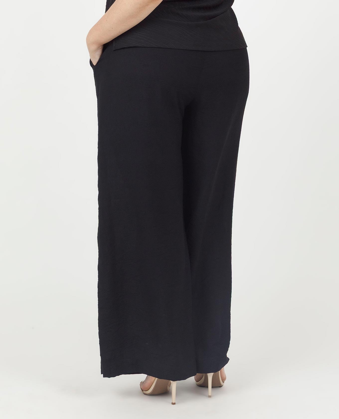 PANTALÓN NEGRO TALLAS GRANDES SILUETA WIDE LEG CINTURA CON ELÁSTICO Adrissa | Ropa para mujer Pantalones