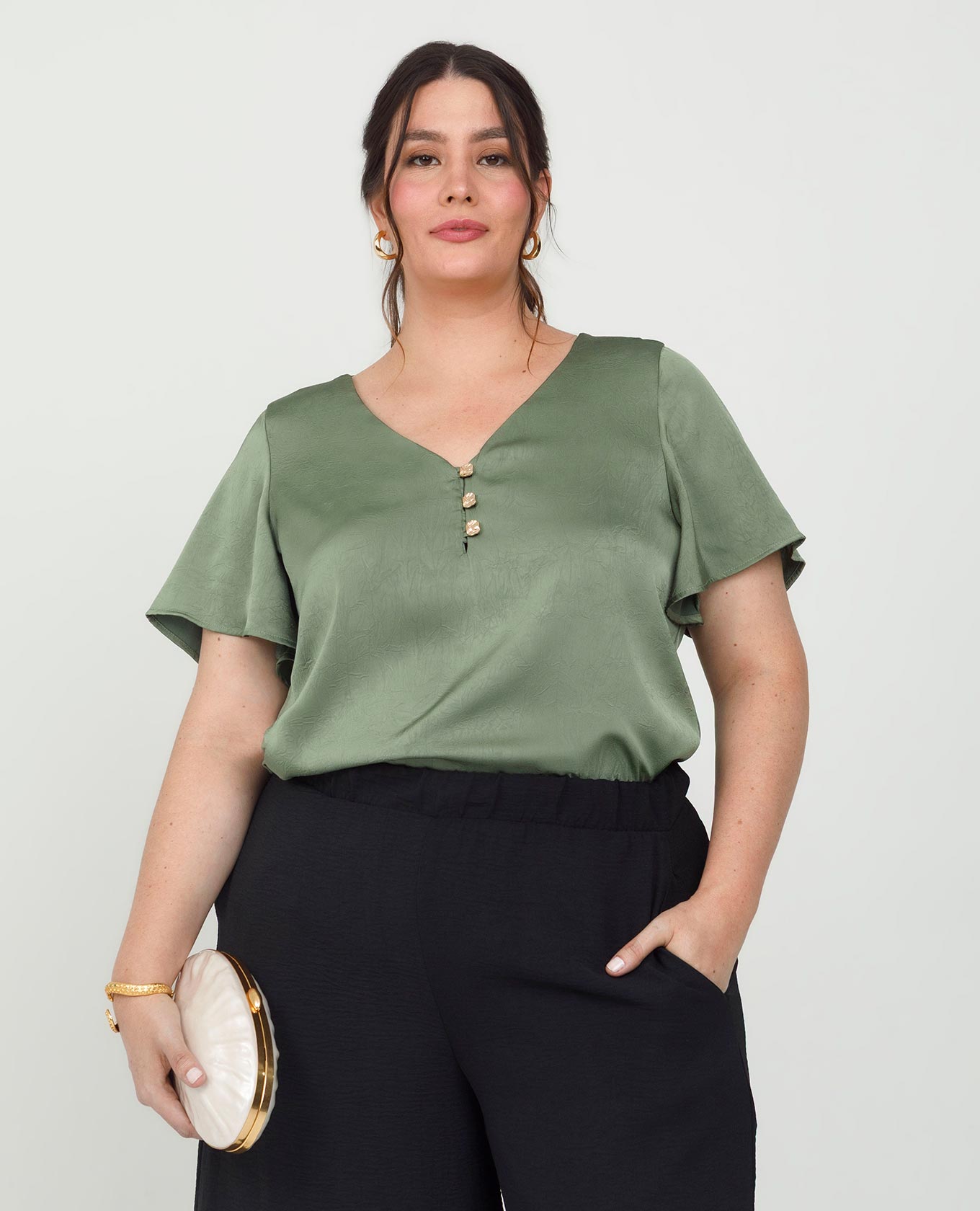 BLUSA MANGA CORTA TALLAS GRANDES EN TELA SATINADA CON EFECTO Y BOTONES DORADOS Adrissa | Ropa para mujer Blusas