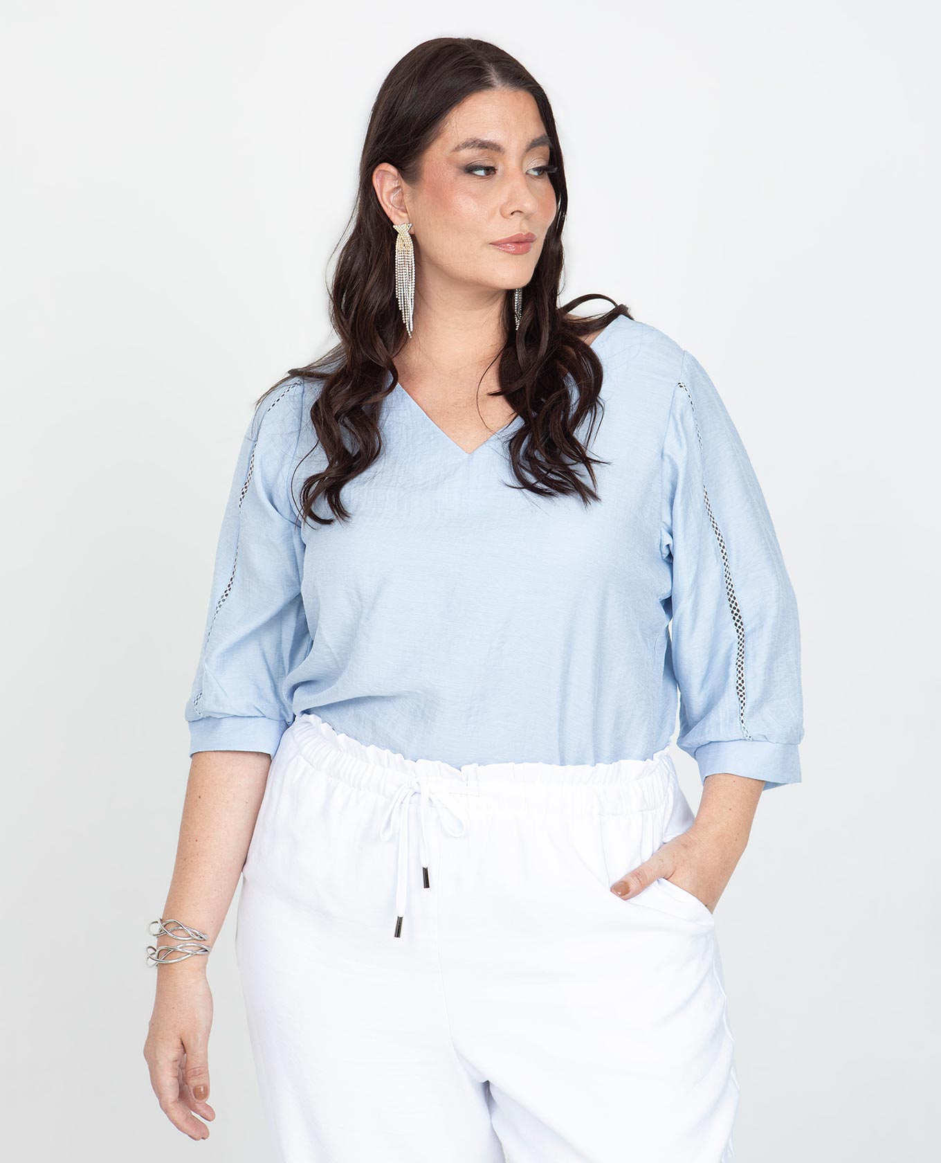 BLUSA MANGA 3/4 TALLAS GRANDES ESCOTE V CON APLIQUE EN MANGAS Adrissa | Ropa para mujer Blusas