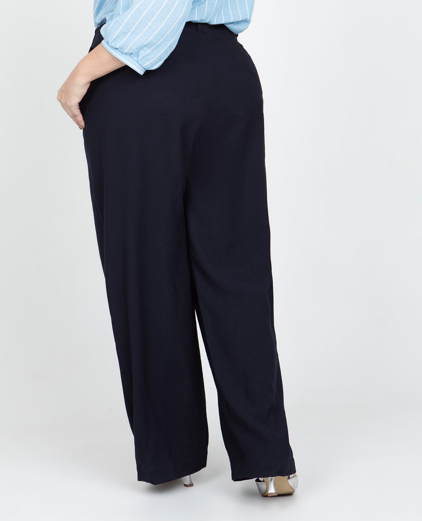 PANTALÓN WIDE LEG TALLAS GRANDES PASADORES DOBLES Y BOLSILLOS DIAGONALES Adrissa | Ropa para mujer Pantalones