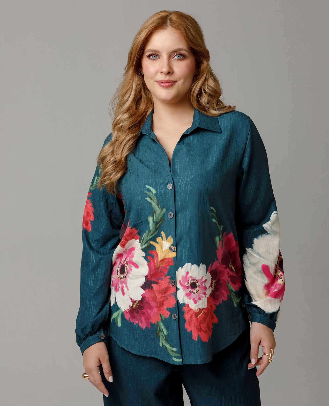 CAMISA FLORES TALLAS GRANDES ESTAMPACIÓN EXCLUSIVA MANGA LARGA EN JAQUARD Adrissa | Ropa para mujer