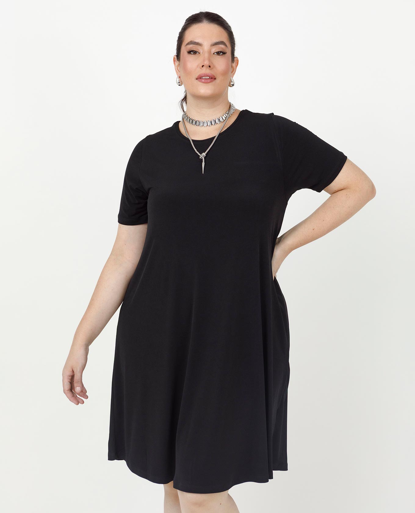 VESTIDO NEGRO TALLAS GRANDES EN TEJIDO DE PUNTO CON VUELO Adrissa | Ropa para mujer Vestidos