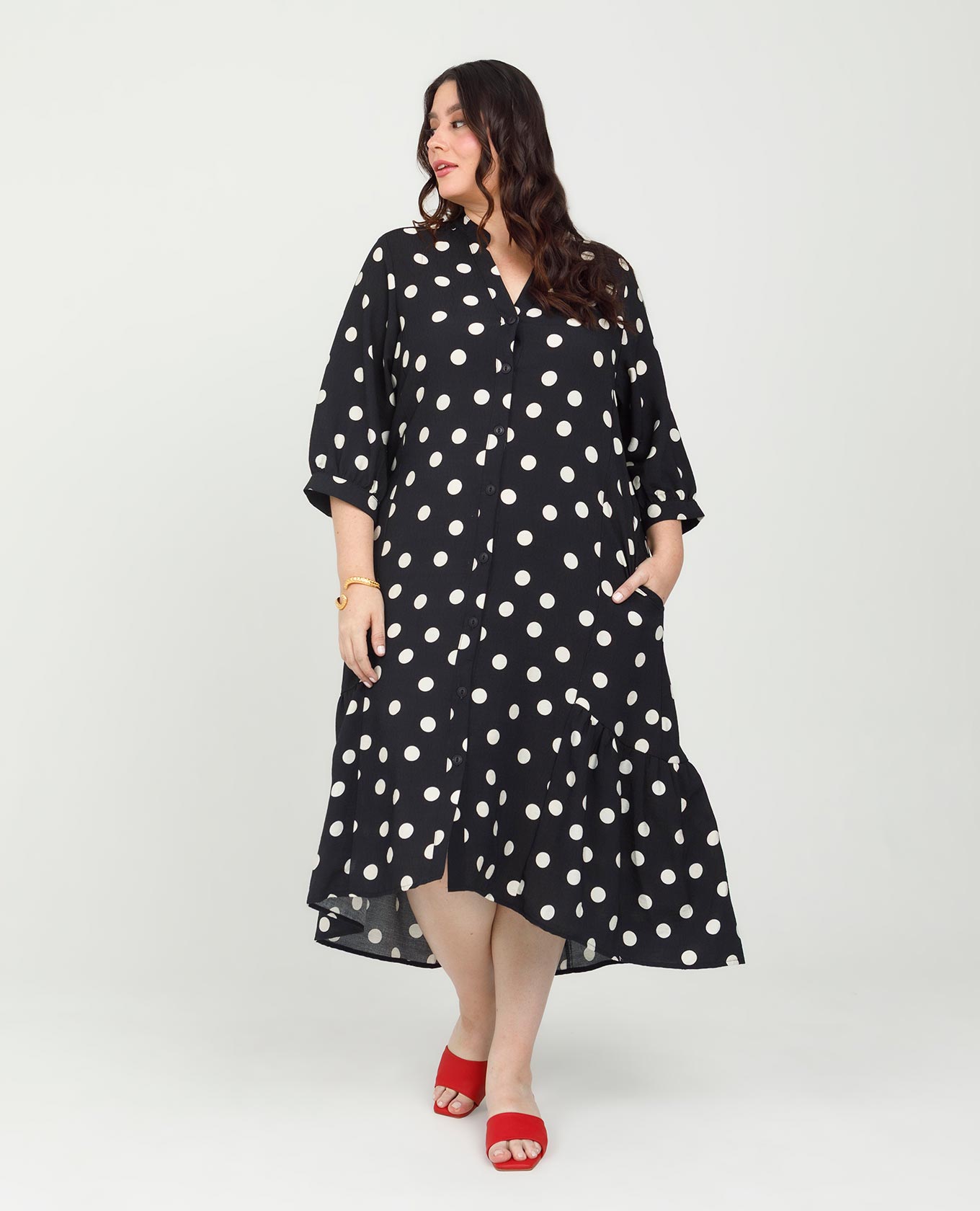 VESTIDO LUNARES TALLAS GRANDES CAMISERO CON CUELLO NERU Y RUEDO ASIMÉTRICO