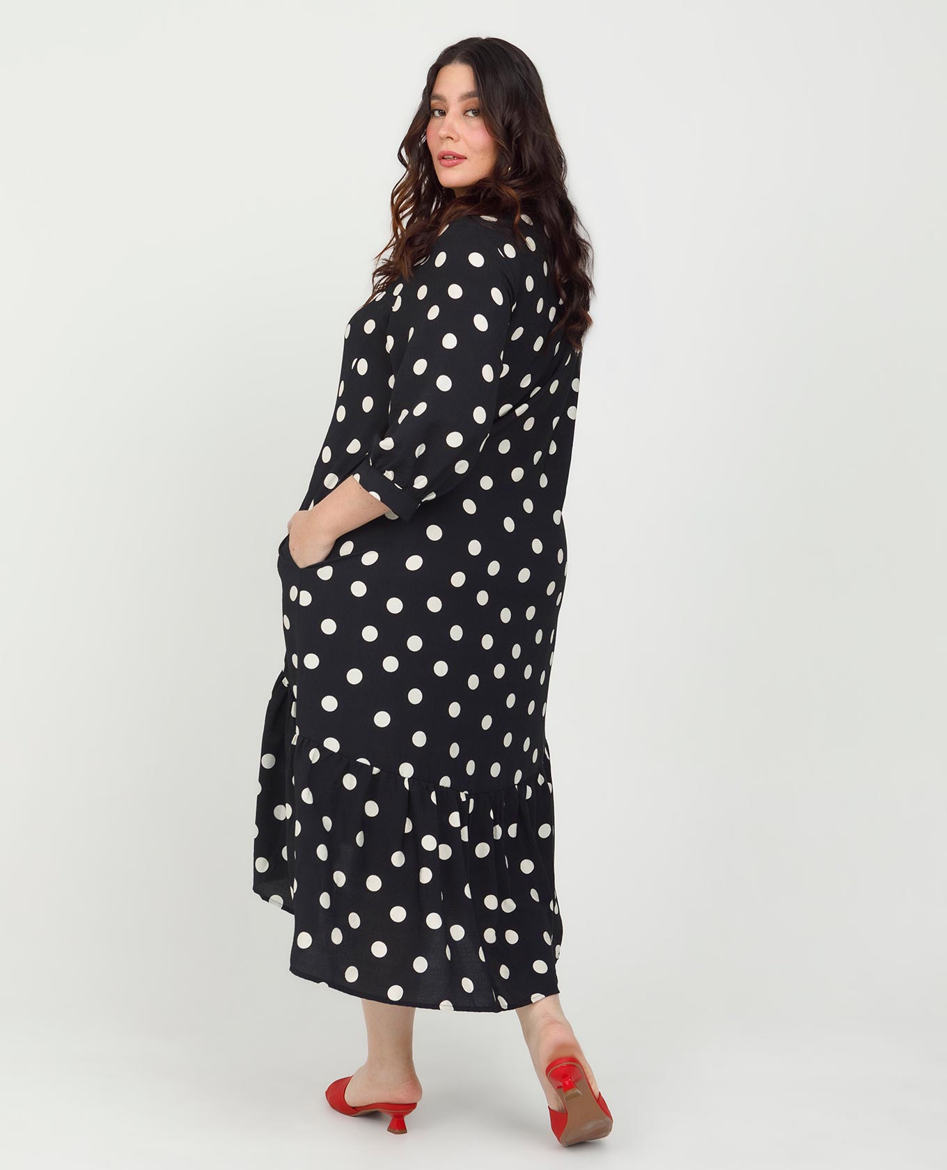 VESTIDO LUNARES TALLAS GRANDES CAMISERO CON CUELLO NERU Y RUEDO ASIMÉTRICO Adrissa | Ropa para mujer Vestidos