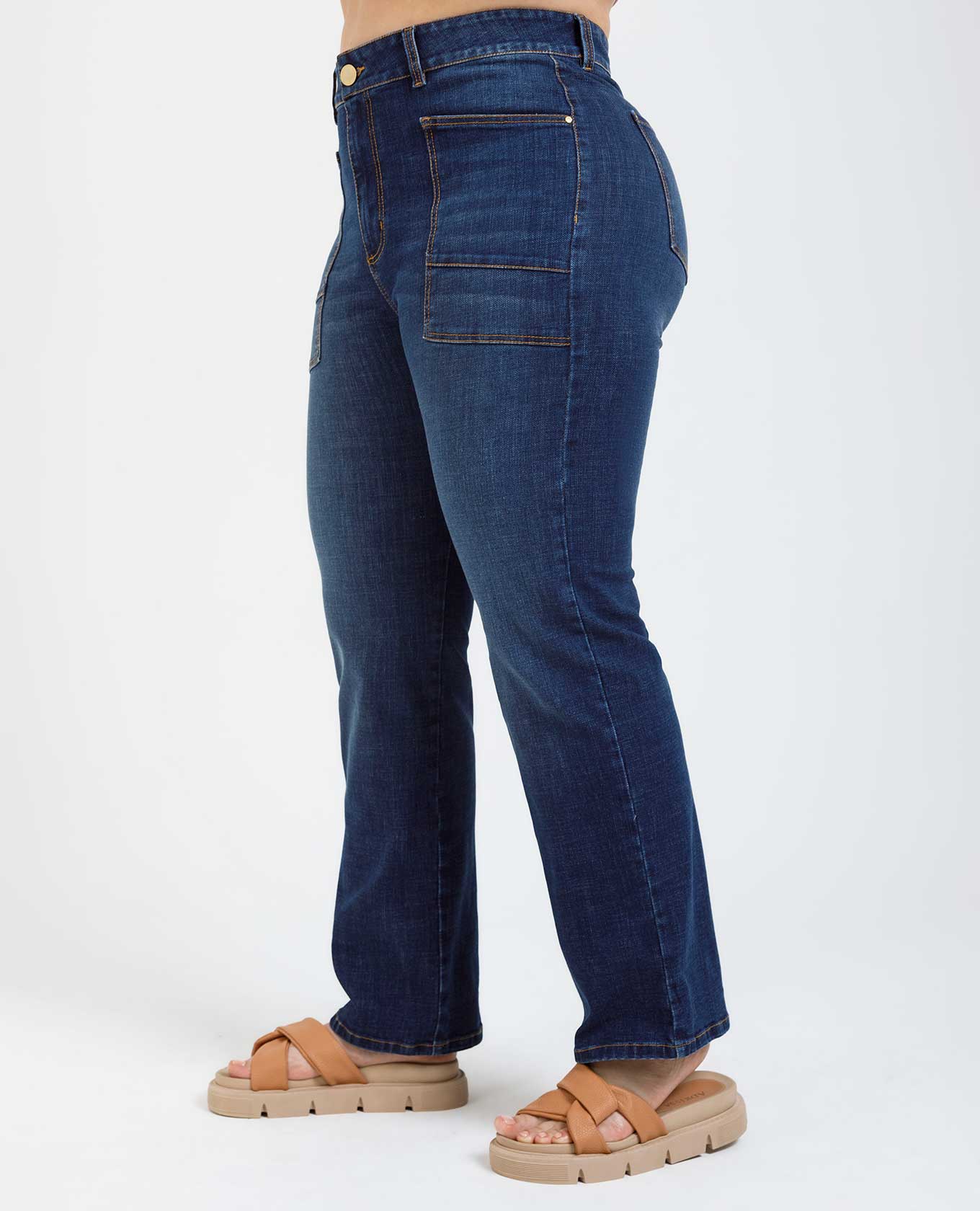 JEAN REGULAR CON BOLSILLOS TIPO PARCHE Adrissa