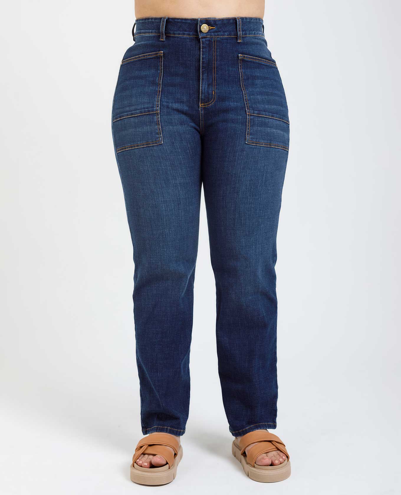 JEAN REGULAR CON BOLSILLOS TIPO PARCHE Adrissa