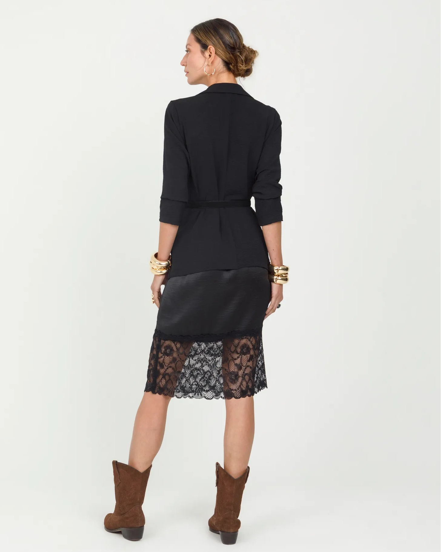 FALDA SATINADA PARA MUJER CORTA CON ENCAJE EN PARTE INFERIOR Adrissa | Ropa para mujer Faldas