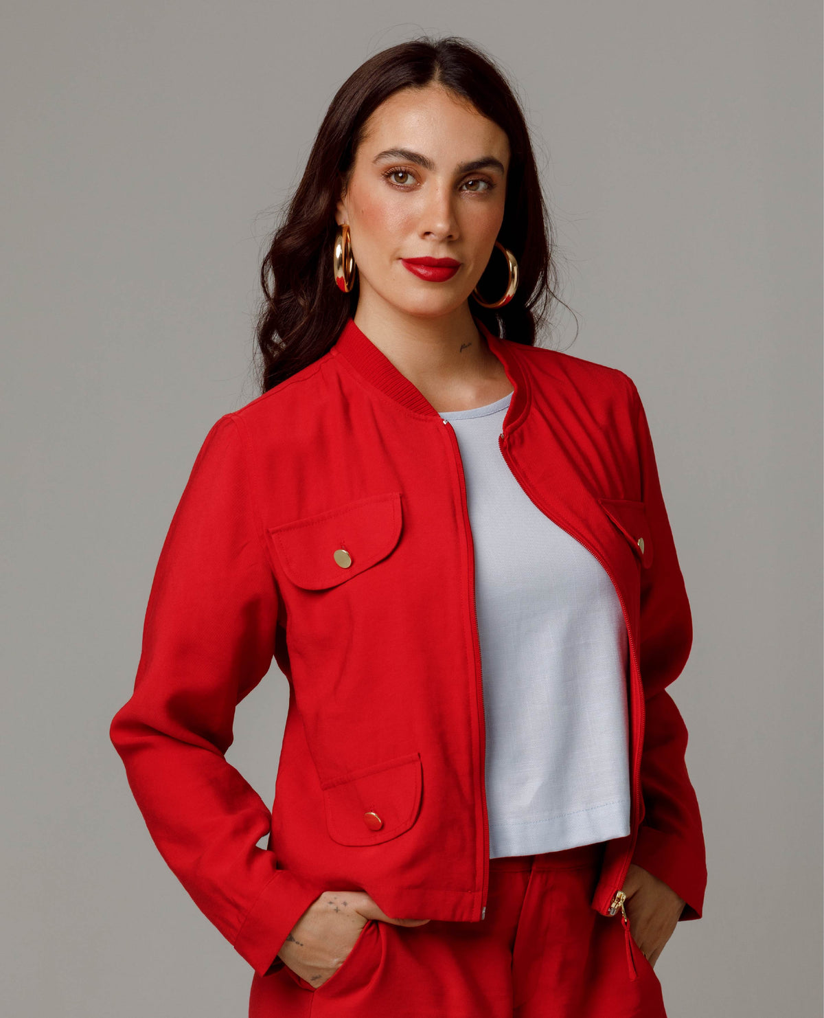 CHAQUETA BOMBER PARA MUJER CON BOTONES DORADOS