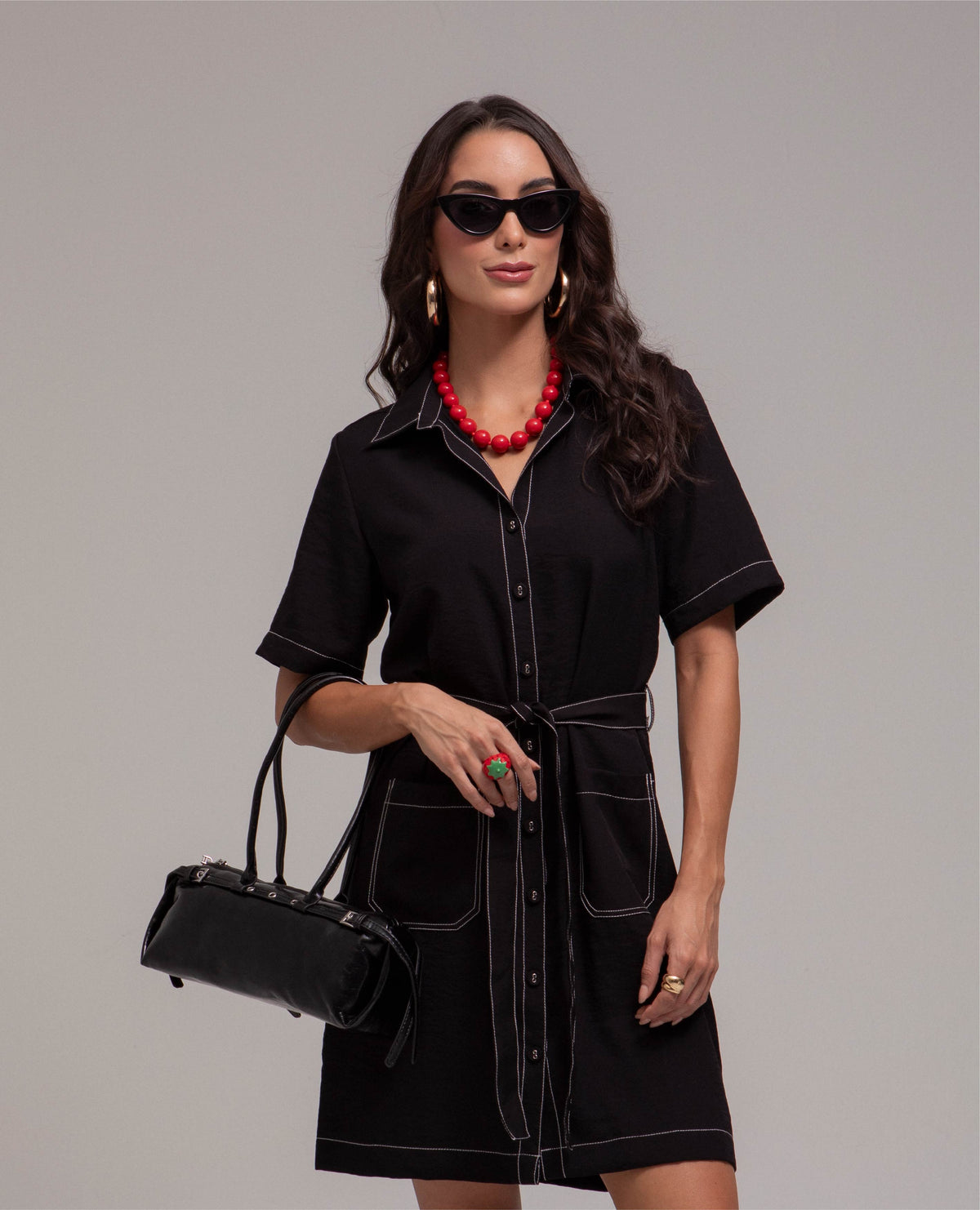 VESTIDO NEGRO PARA MUJER CAMISERO CON PESPUNTES EN CONTRASTE CON BOLSILLOS Adrissa | Ropa para mujer Vestidos
