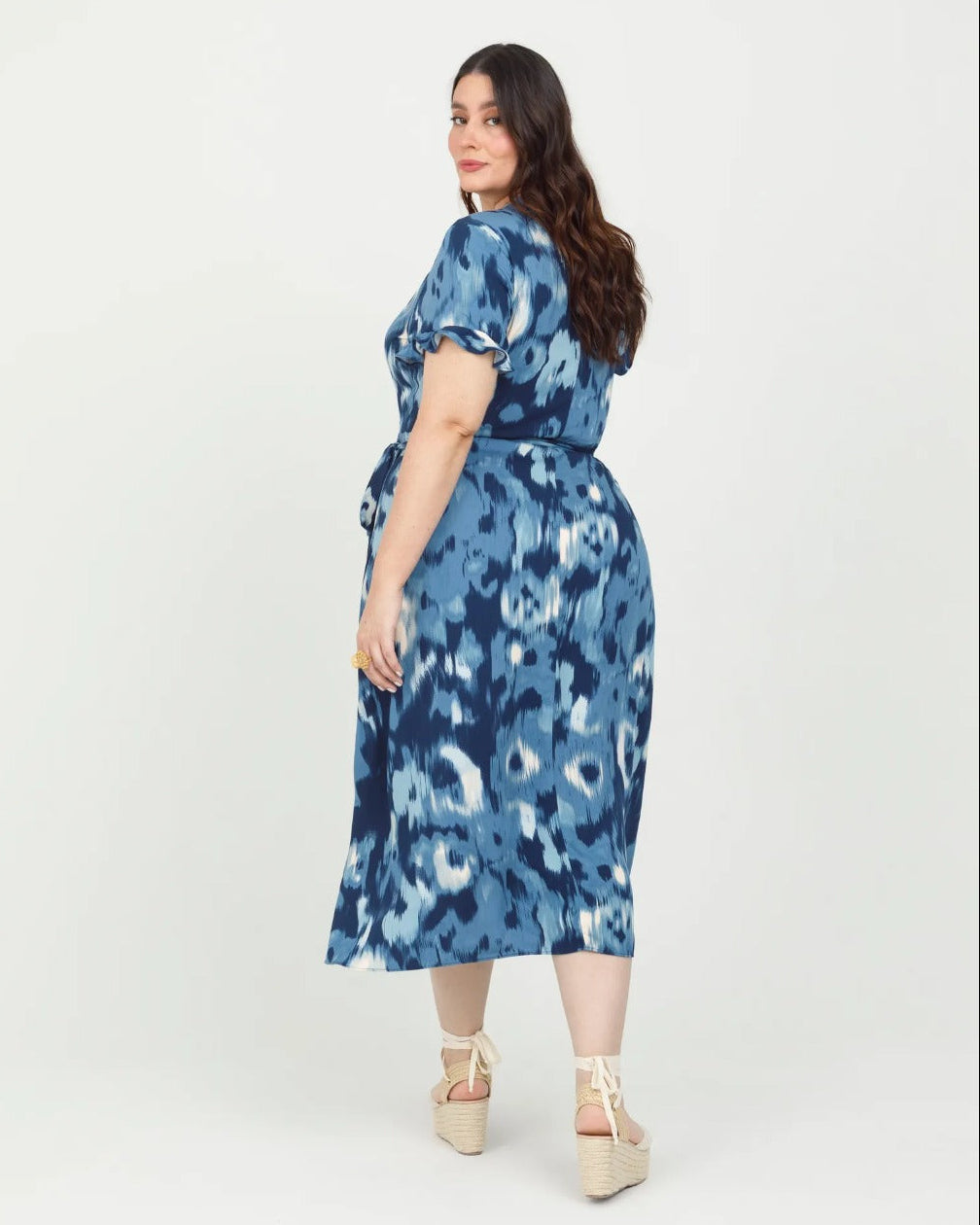 VESTIDO MIDI TALLAS GRANDES ESTAMPADO SILUETA ENVOLVENTE MANGA CORTA 18 AZUL INDIGO Adrissa | Ropa para mujer Vestidos