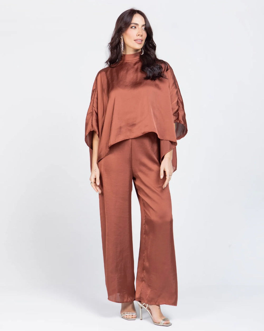 BLUSON PARA MUJER CUELLO TORTUGA EN TELA SATINADA CON ANUDADO EN ESPALDA Adrissa | Ropa para mujer Blusas