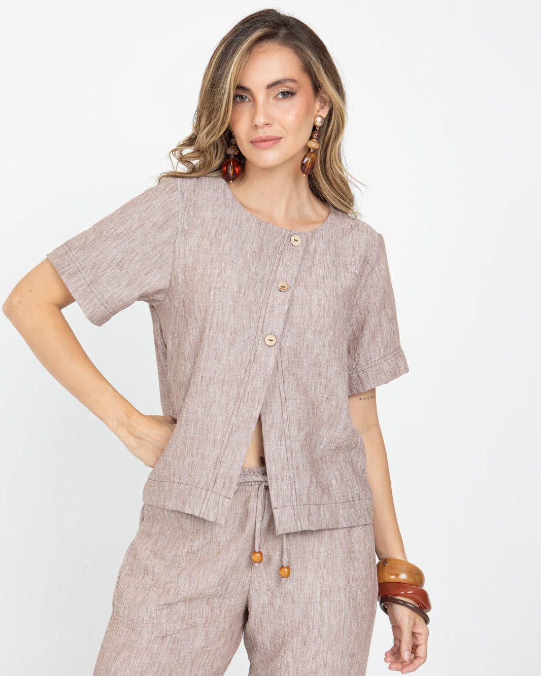 BLUSA MANGA CORTA PARA MUJER CON PERILLA EN DIAGONAL CON PESPUNTES Adrissa | Ropa para mujer Blusas