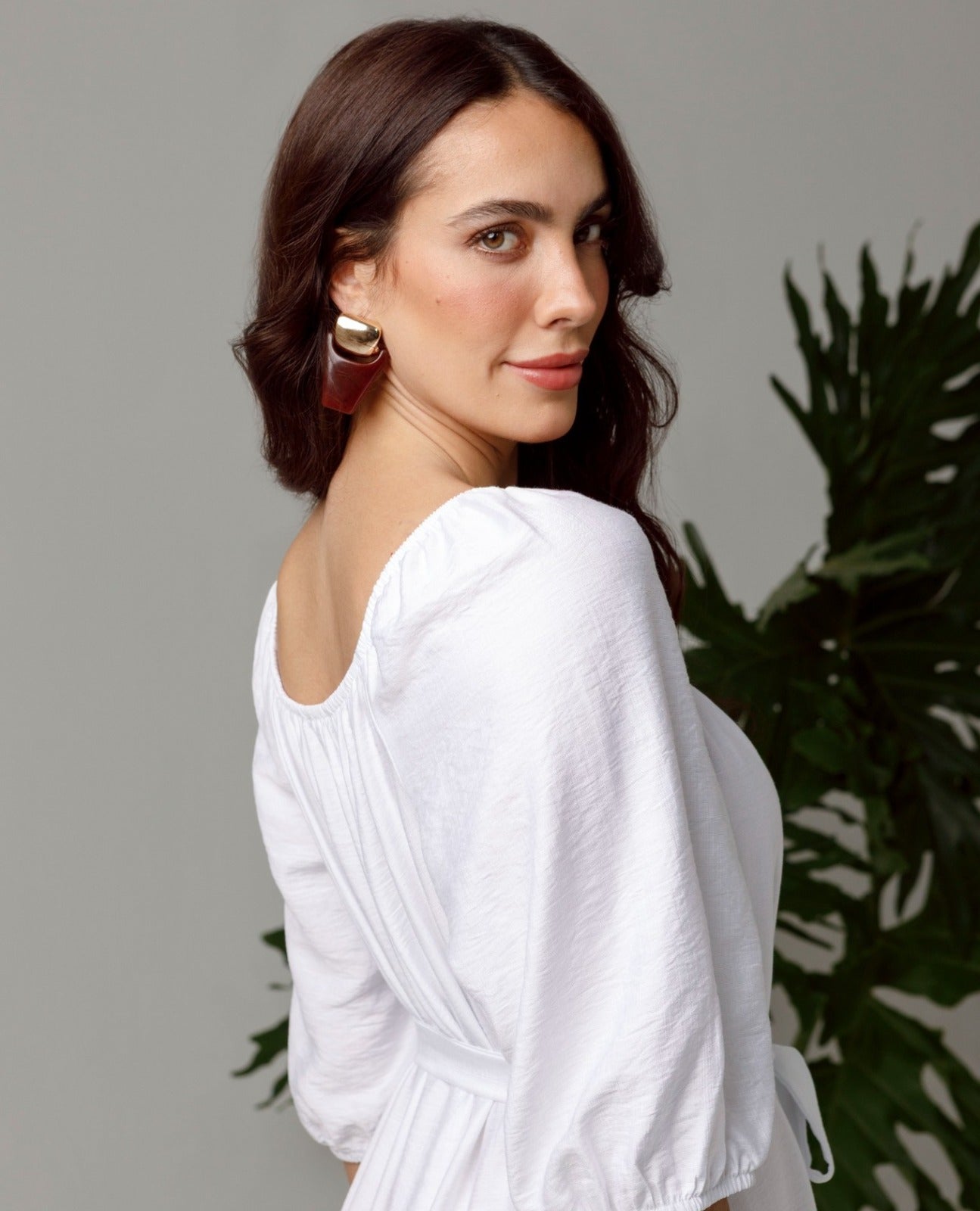 VESTIDO BLANCO PARA MUJER ESCOTE SEMI BANDEJA MANGA AL CODO CON CINTURON Adrissa | Ropa para mujer Vestidos