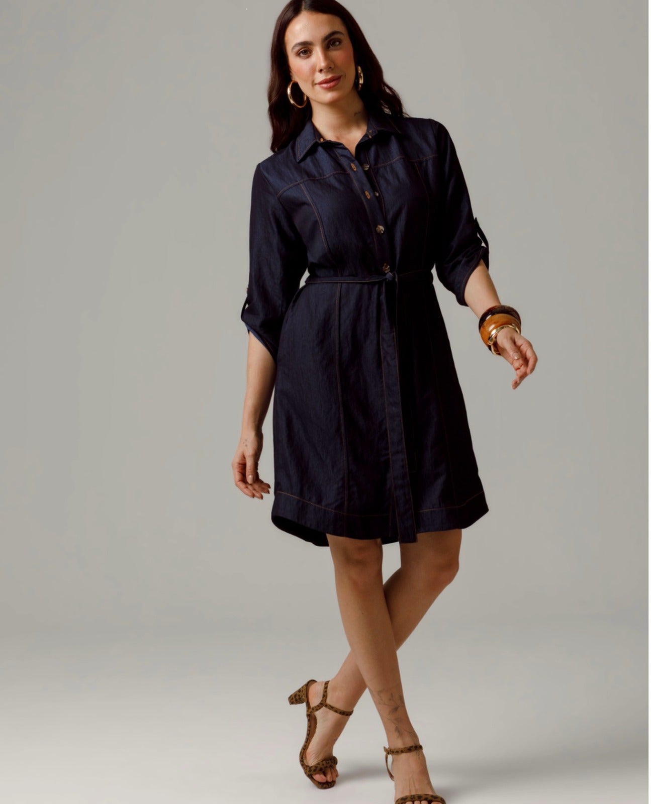 VESTIDO CORTO PARA MUJER CON CORTES COSTURAS EN CONTRASTE Y CINTURON
